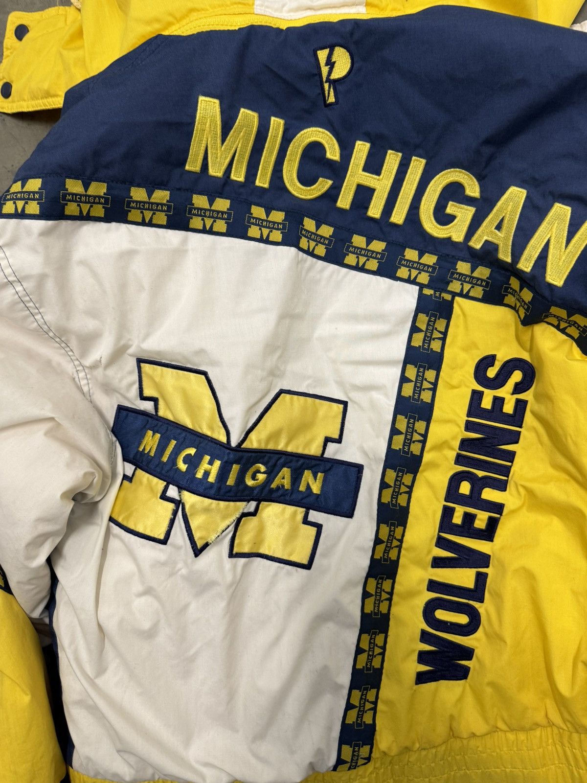 Pro Player MICHIGAN WOLVERINES ZIP UP HOODED BY DANIEL YOUNG JACKET Size US L / EU 52-54 / 3 - 5 Thumbnail