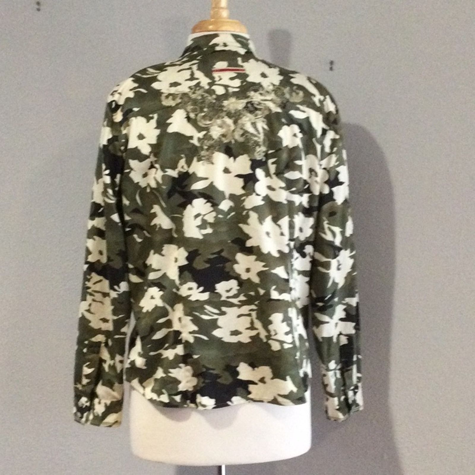 Chicos Chico's Camouflage Embroidered L/S Button Front Shirt 2/L/12 Size L / US 10 / IT 46 - 9 Thumbnail