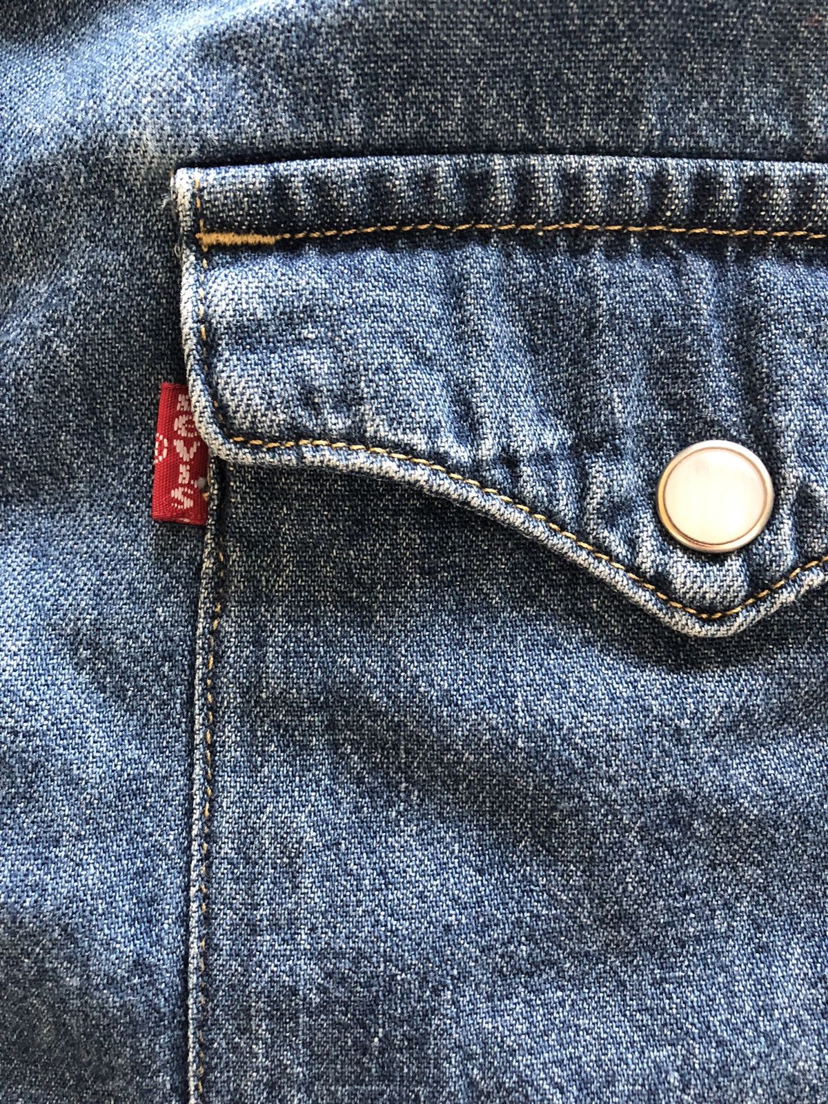 Levi's LEVI’S CLASSIC LIGHT BLUE DENIM VINTAGE BUTTON UP SHIRT Size US S / EU 44-46 / 1 - 5 Thumbnail