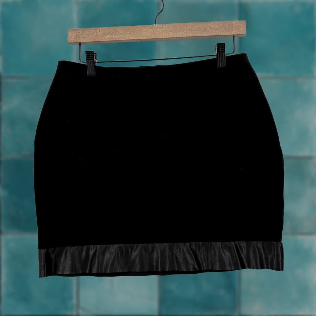 Vintage Sympli Skirt Womens 10 Black Ponte Jersey Pencil Short Ruffle Faux Leather Hem Size L / US 10 / IT 46 - 1 Thumbnail