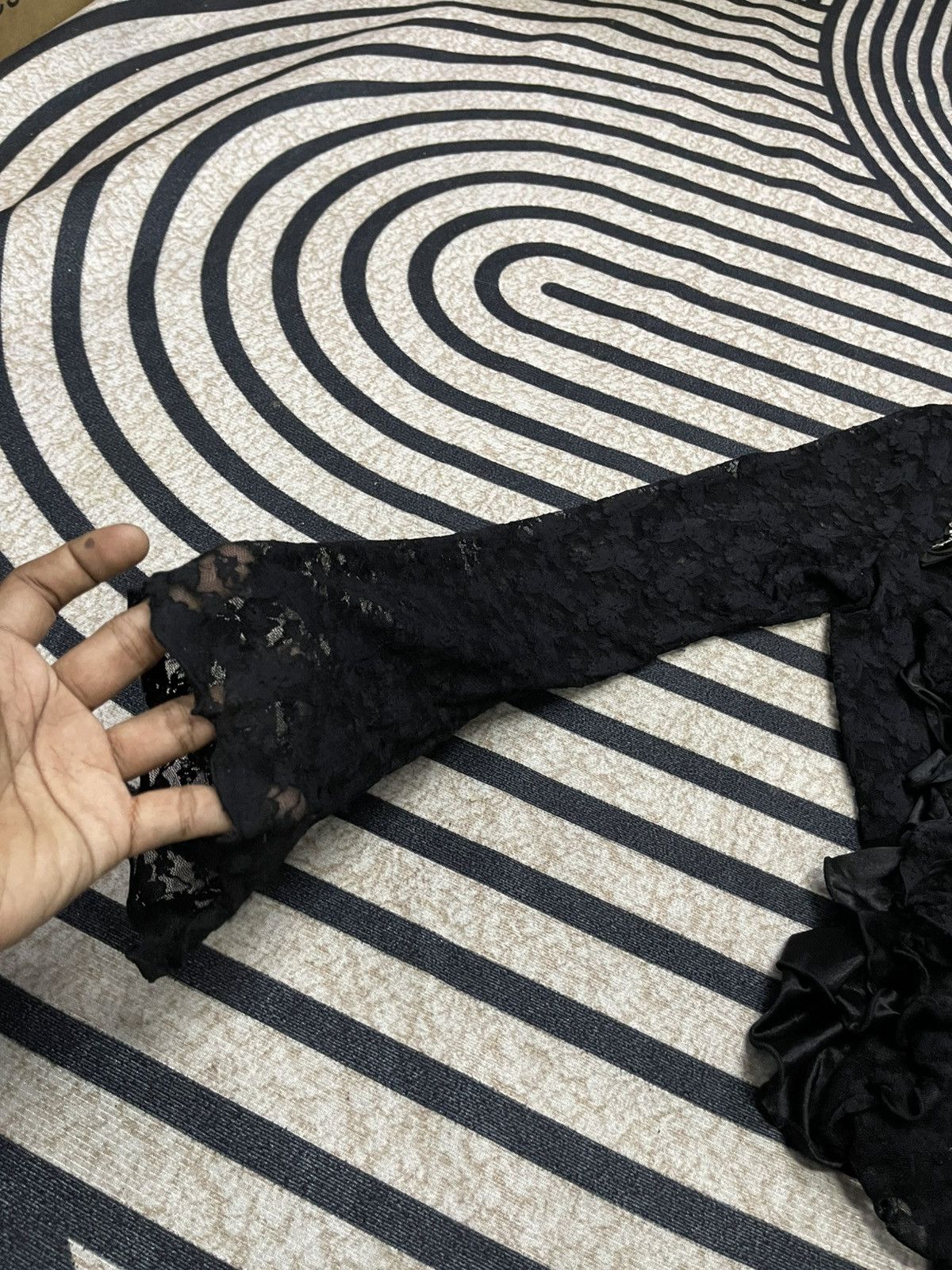 If Six Was Nine 2000s H.NAOTO CROSS CHARM LACE FRILL ZIPPER CARDIGAN RARE Size M / US 6-8 / IT 42-44 - 4 Thumbnail
