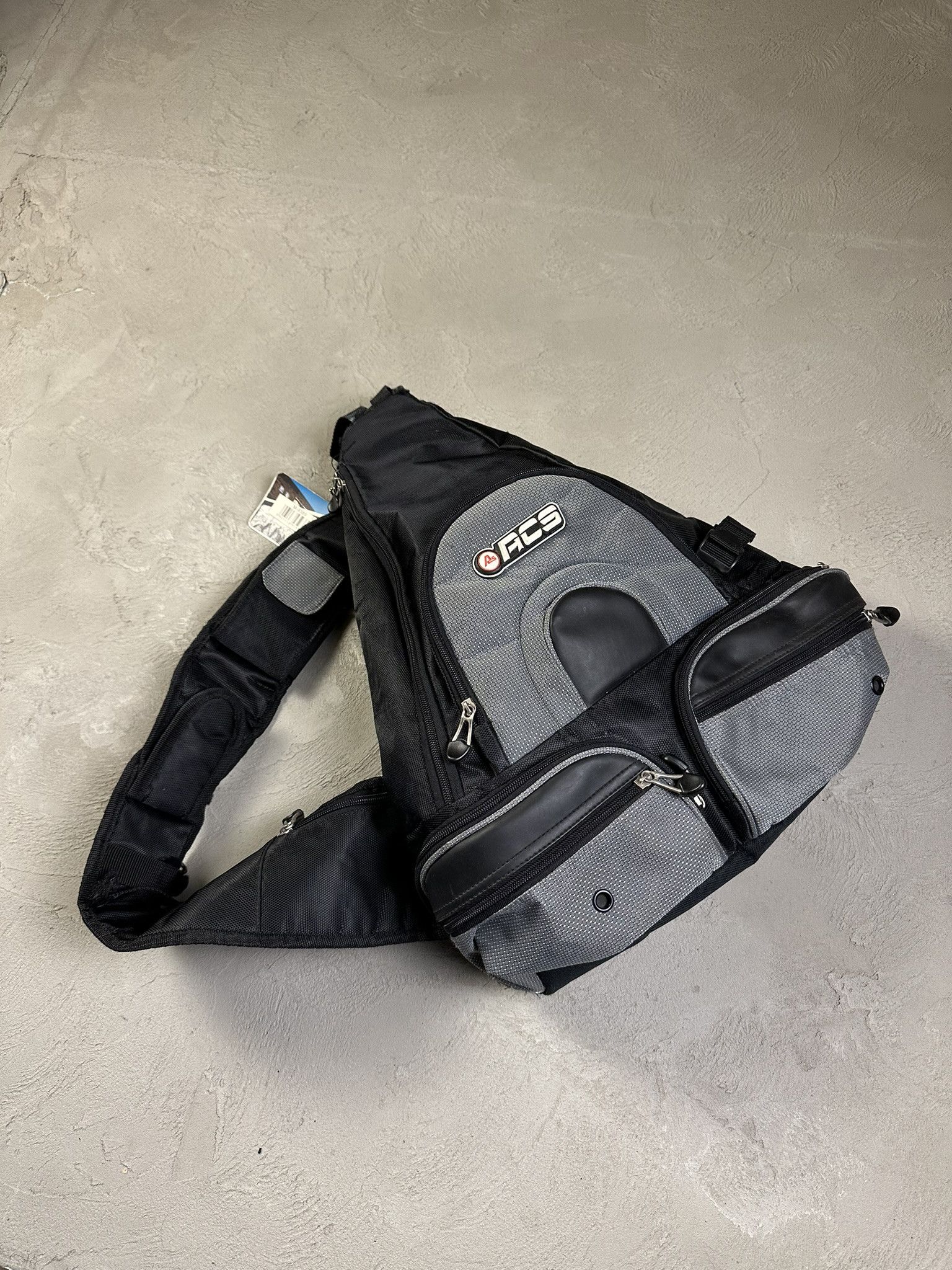 Vintage Y2K Multipocket Cargo Sling Crossbody Bag 2000S in Grey, Men's