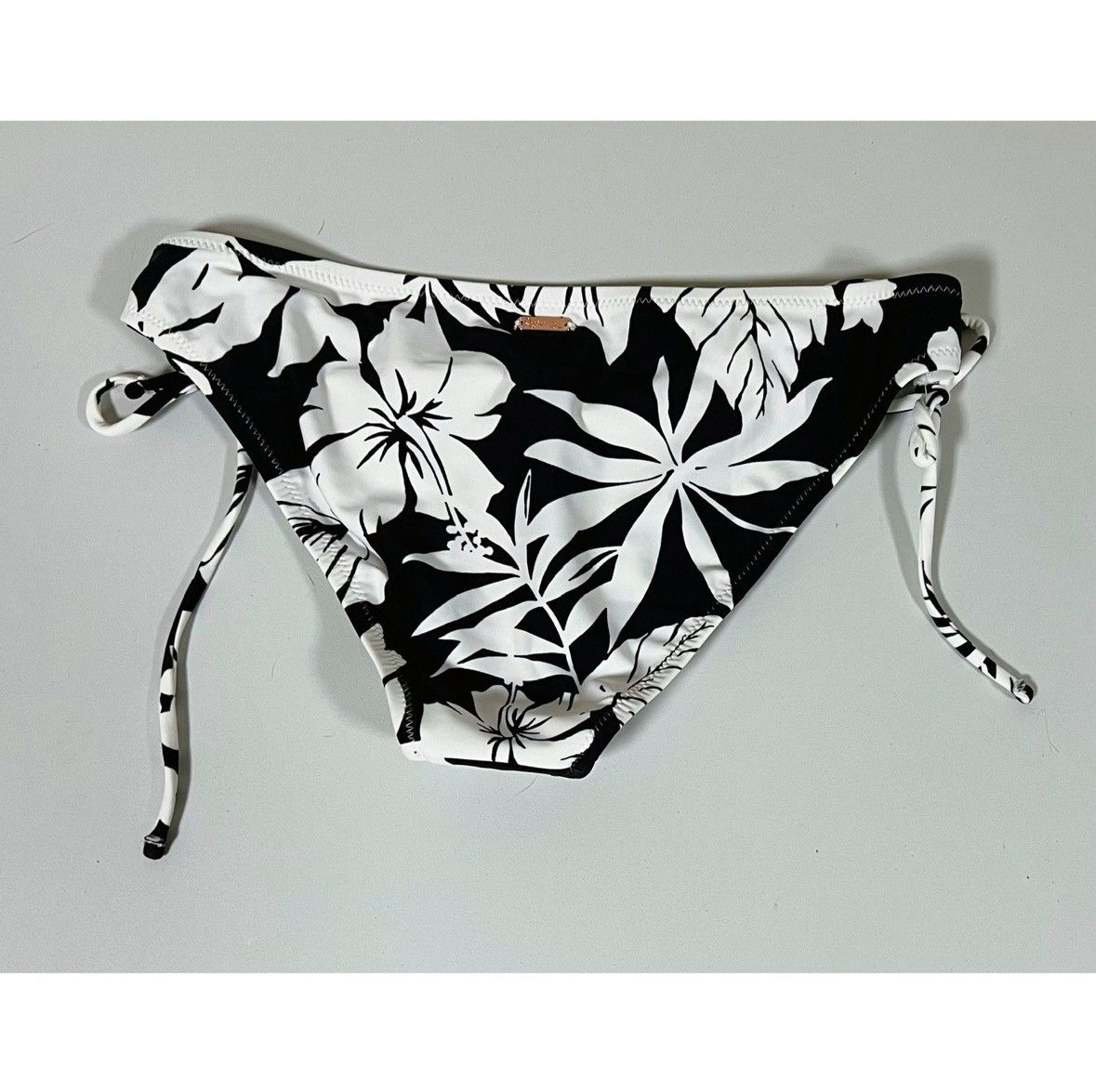 Other Raisins Hibiscus Flower Floral Bikini Bottoms Size S 🖤🤍 Size ONE SIZE - 5 Thumbnail