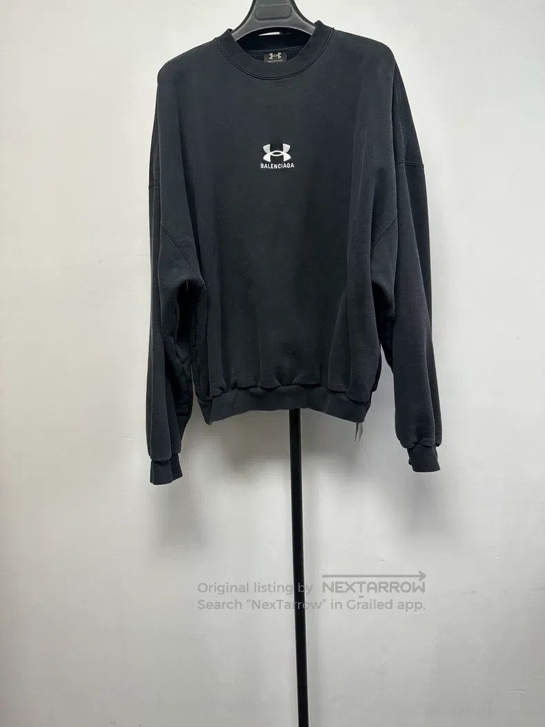 Balenciaga Balenciaga Letter Logo Embroidered Round Neck Crewneck Swe Size US M / EU 48-50 / 2 - 1 Thumbnail