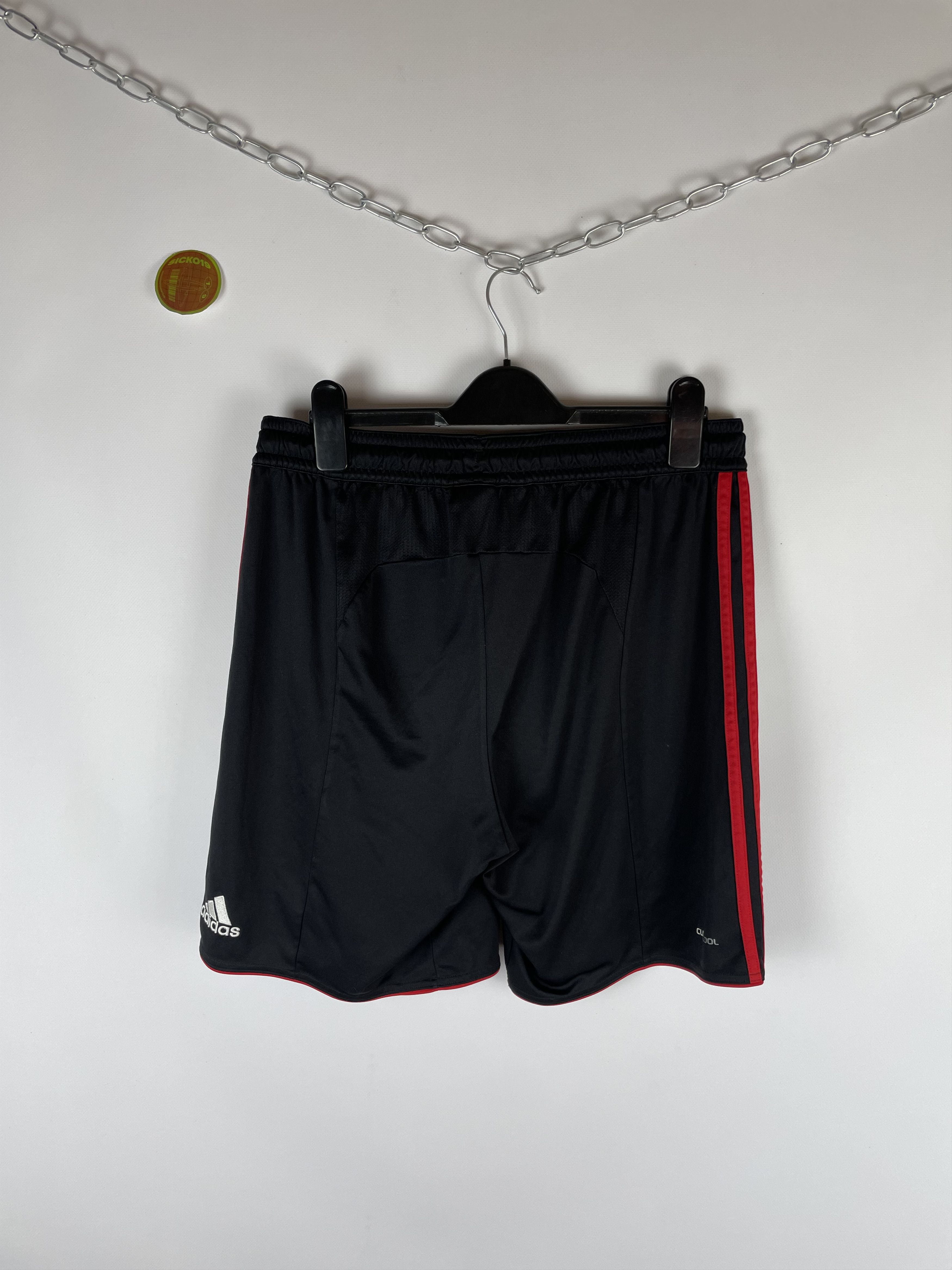 Adidas Vintage Adidas Liverpool Shorts Soccer Footbal Size US 34 / EU 50 - 5 Thumbnail