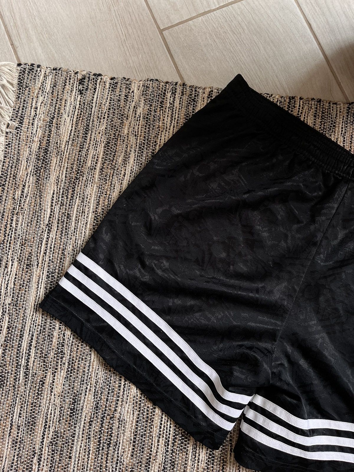 Adidas × Vintage Vintage Adidas Shorts sportswear activewear 90s 80s Size US 34 / EU 50 - 5 Thumbnail