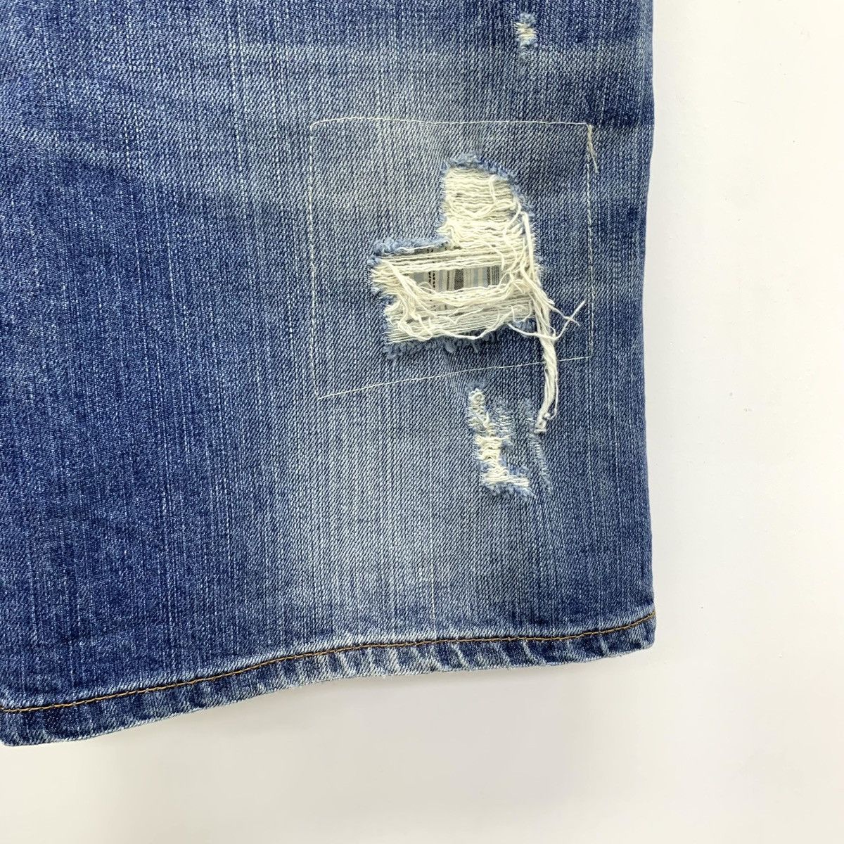John Galliano John Galliano Distressed Ripped Denim Casual Shorts K26WX Size 28" / US 6 / IT 42 - 3 Thumbnail
