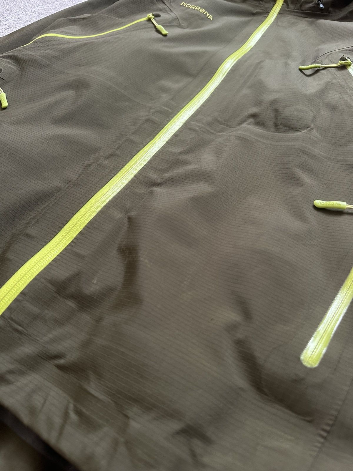 Norrona Norrona Narvik Gore Tex Jacket Khaki Military Arc’teryx Leaf Size US L / EU 52-54 / 3 - 10 Thumbnail