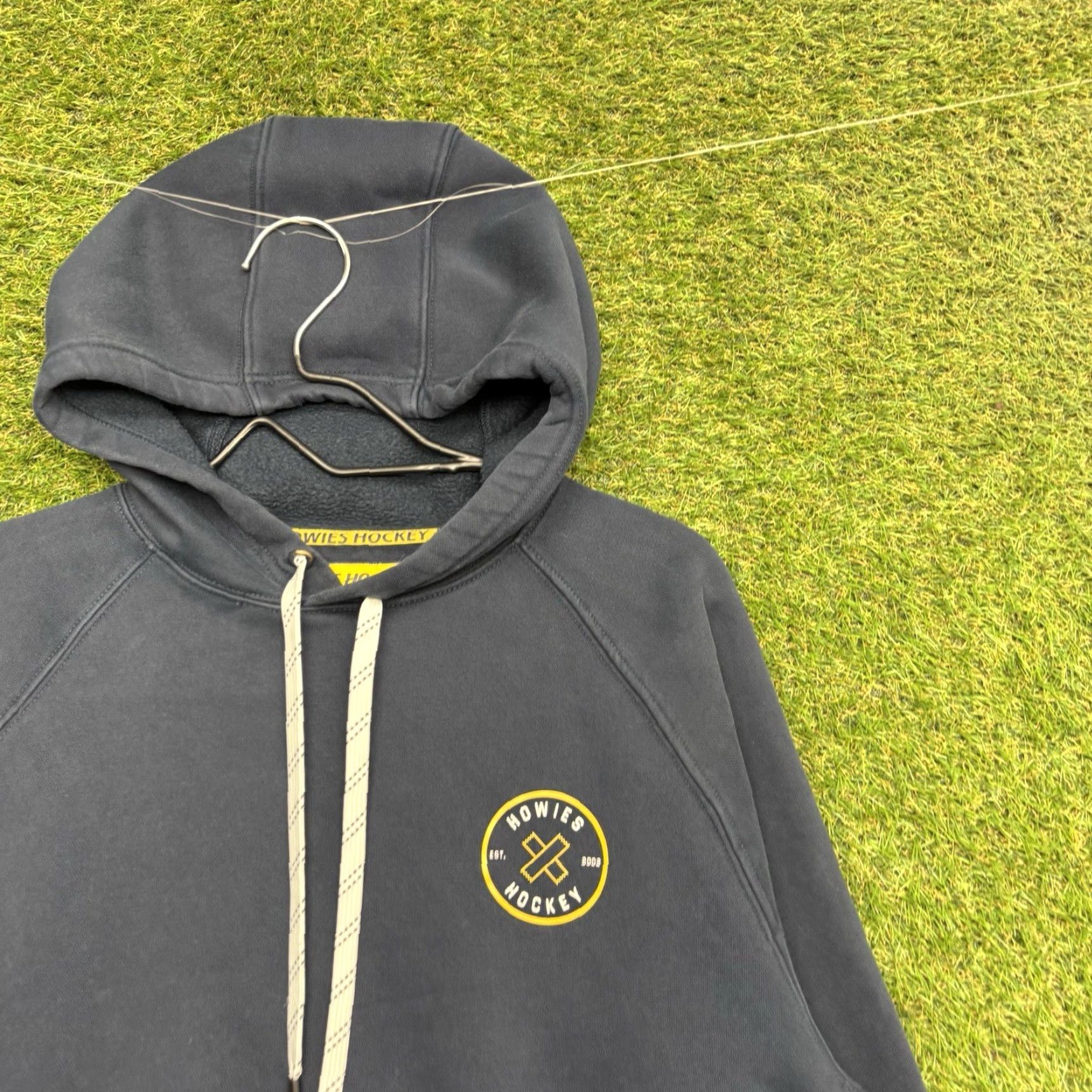 Vintage HOWIES Hoodie Mens M Blue Hockey Pullover Sweatshirt Logo Graphic Print Winter Regular Cloth Hoodie Mens Size US M / EU 48-50 / 2 - 2 Thumbnail