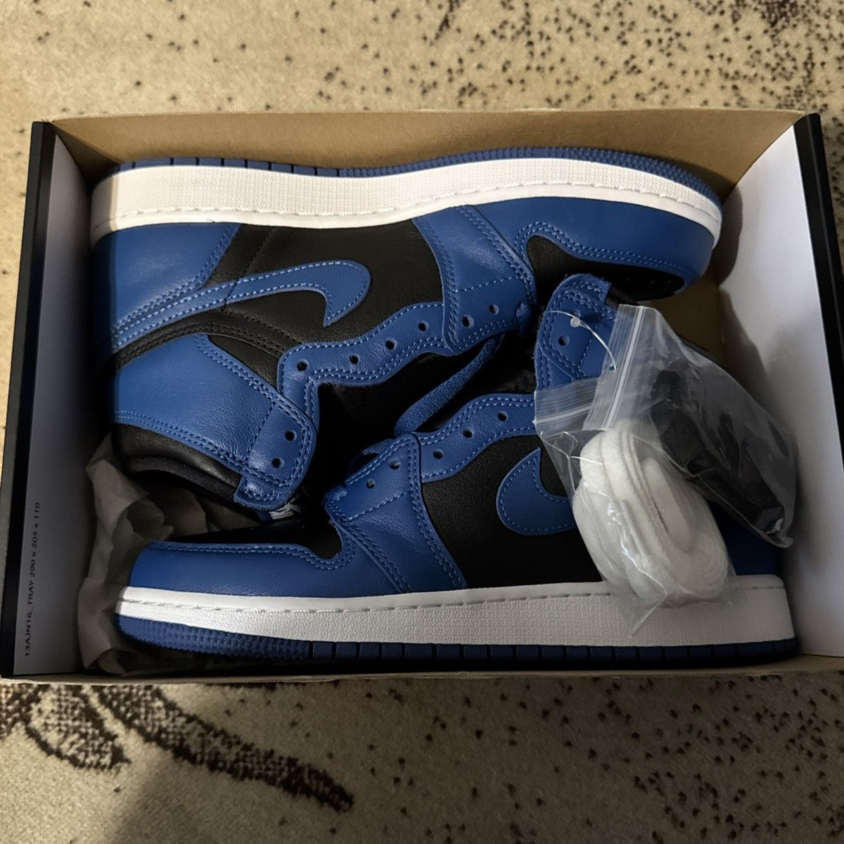 Jordan Brand AIR JORDAN 1 RETRO HIGH OG GS Size US 7 / EU 40 - 1 Thumbnail