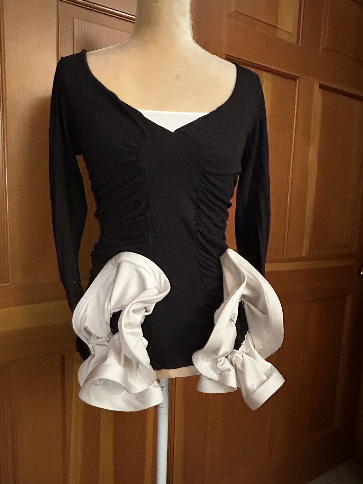 Designer × Vintage Preowned Elevated Two-Tone Bell Cuff -Sleeve Top Size S / US 4 / IT 40 - 19 Thumbnail