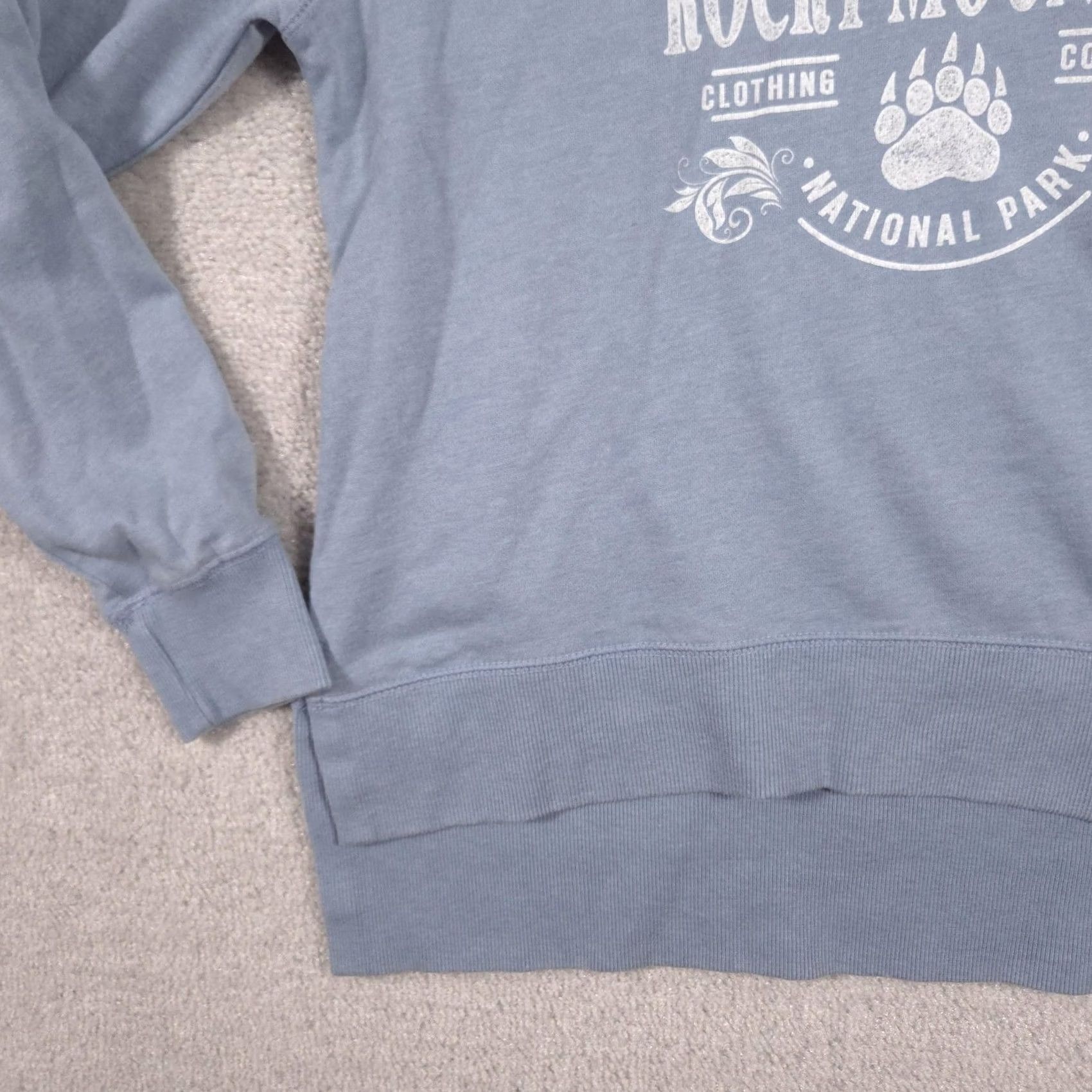 Vintage RetroVision Apparel Hoodie Womens L Blue Rocky Mountain Pullover Sweatshirt Graphic Print Pockets Crew Neck Fleece Polyester Long Sleeve Size L / US 10 / IT 46 - 5 Thumbnail