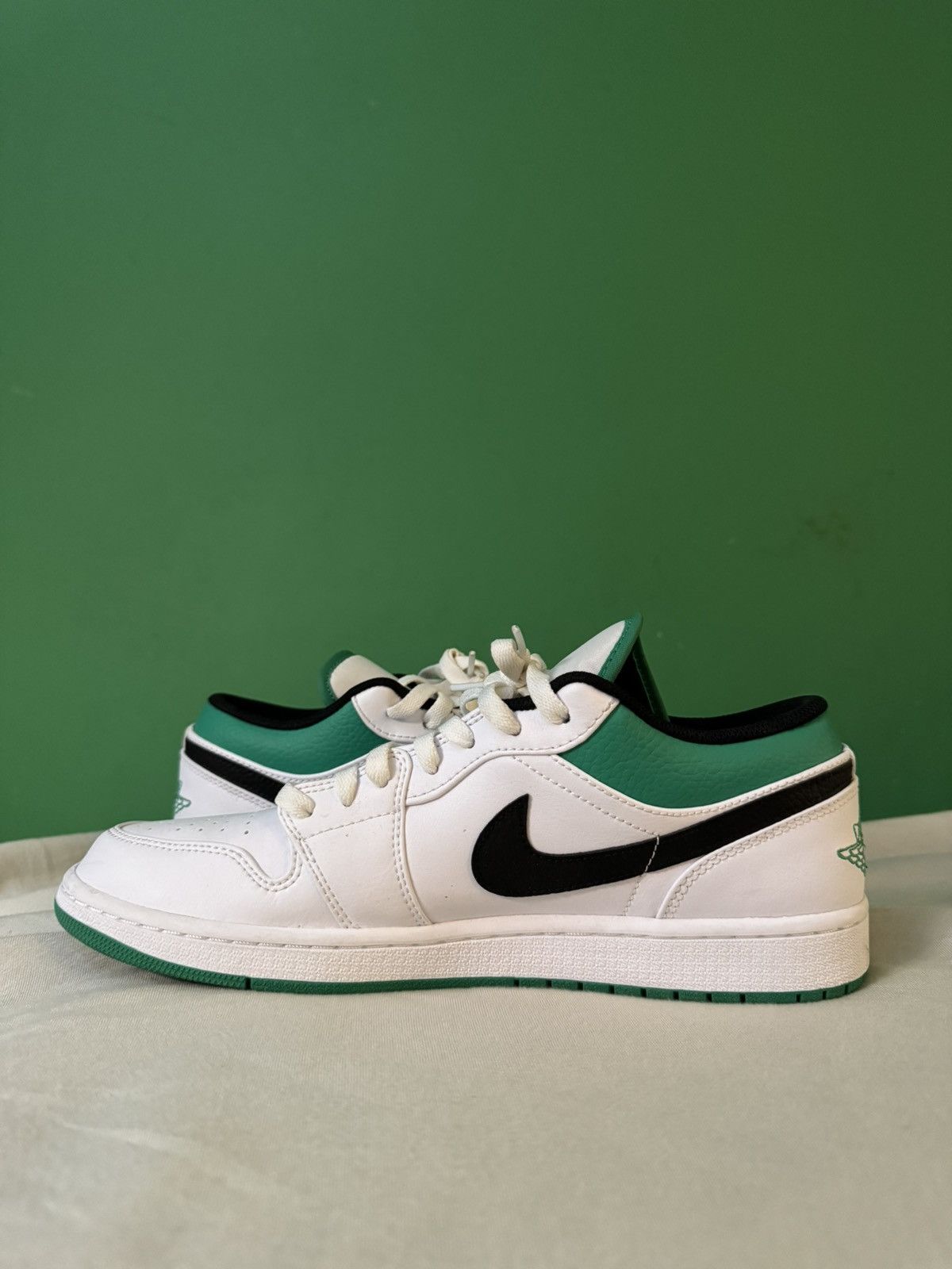 Jordan Brand Jordan 1 low white lucky green 2020 Size US 11 / EU 44 - 2 Thumbnail