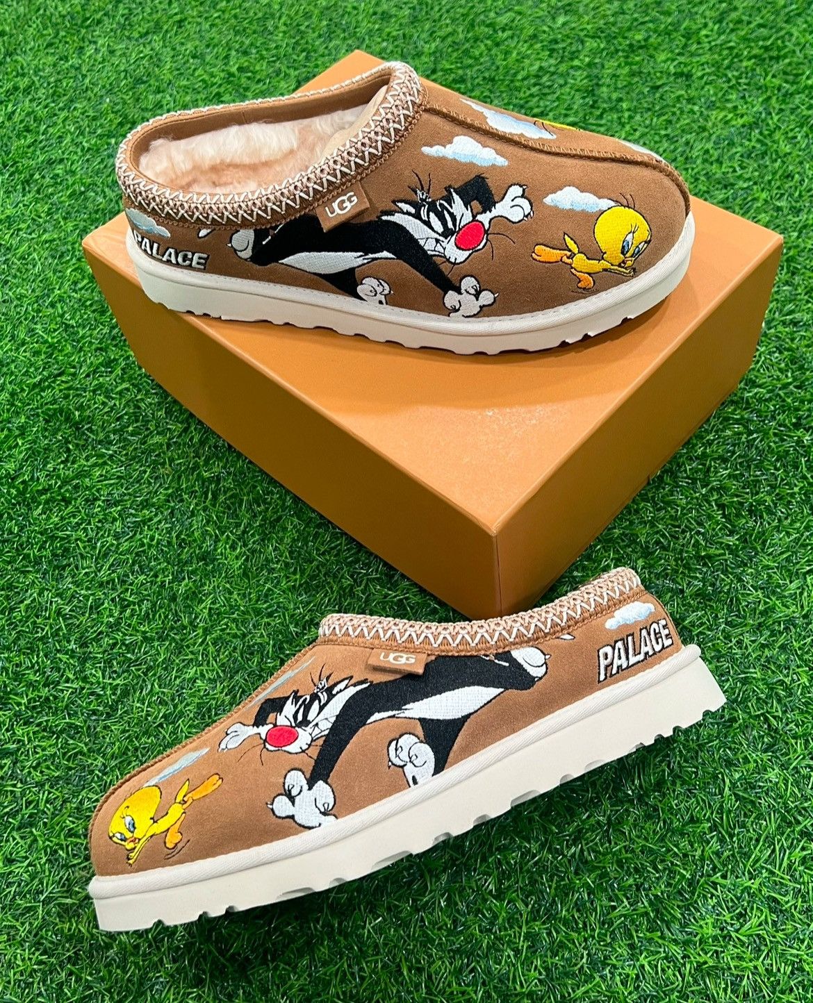Palace × Ugg Palace x UGG x Looney Tunes Uggs Size US 9 / EU 42 - 2 Thumbnail
