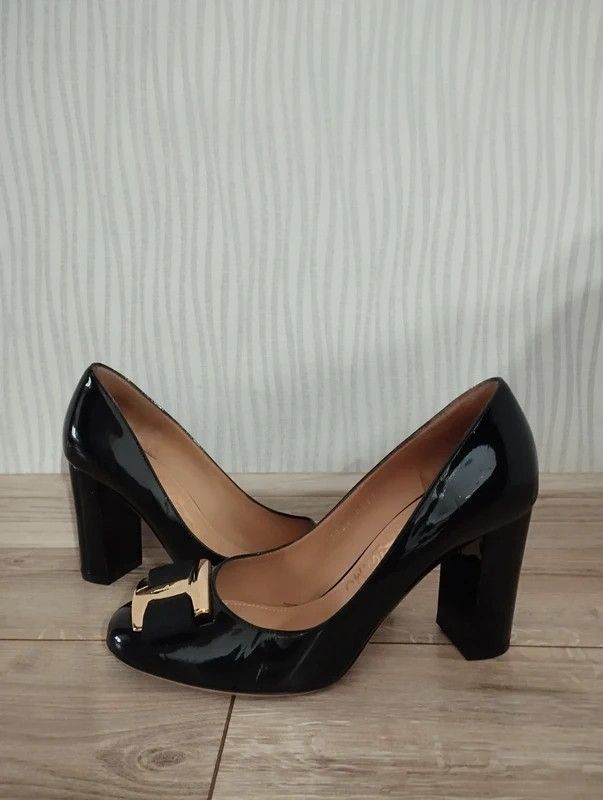 Salvatore Ferragamo Salvatore Ferragamo Heel Pump size 7,5 38 Size US 8 / IT 38 - 1 Thumbnail