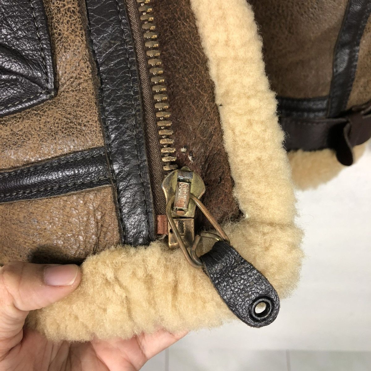 Aero Leathers 🔥TRUE VINTAGE 70’s GOLDEN BEAR SHEARLING FLIGHT JACKET B3 Size US M / EU 48-50 / 2 - 21 Thumbnail