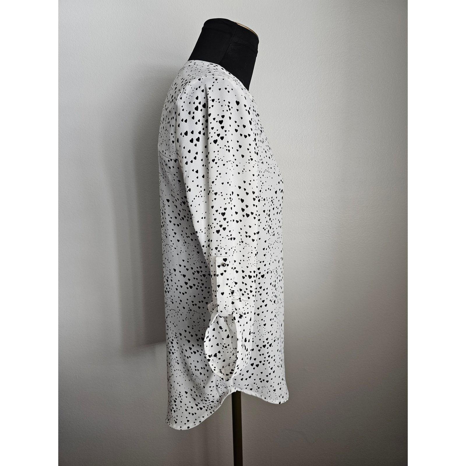Anthropologie Daniel Rainn White Heart Print Split Neck Hi-Low Hem Top PS Size S / US 4 / IT 40 - 2 Thumbnail