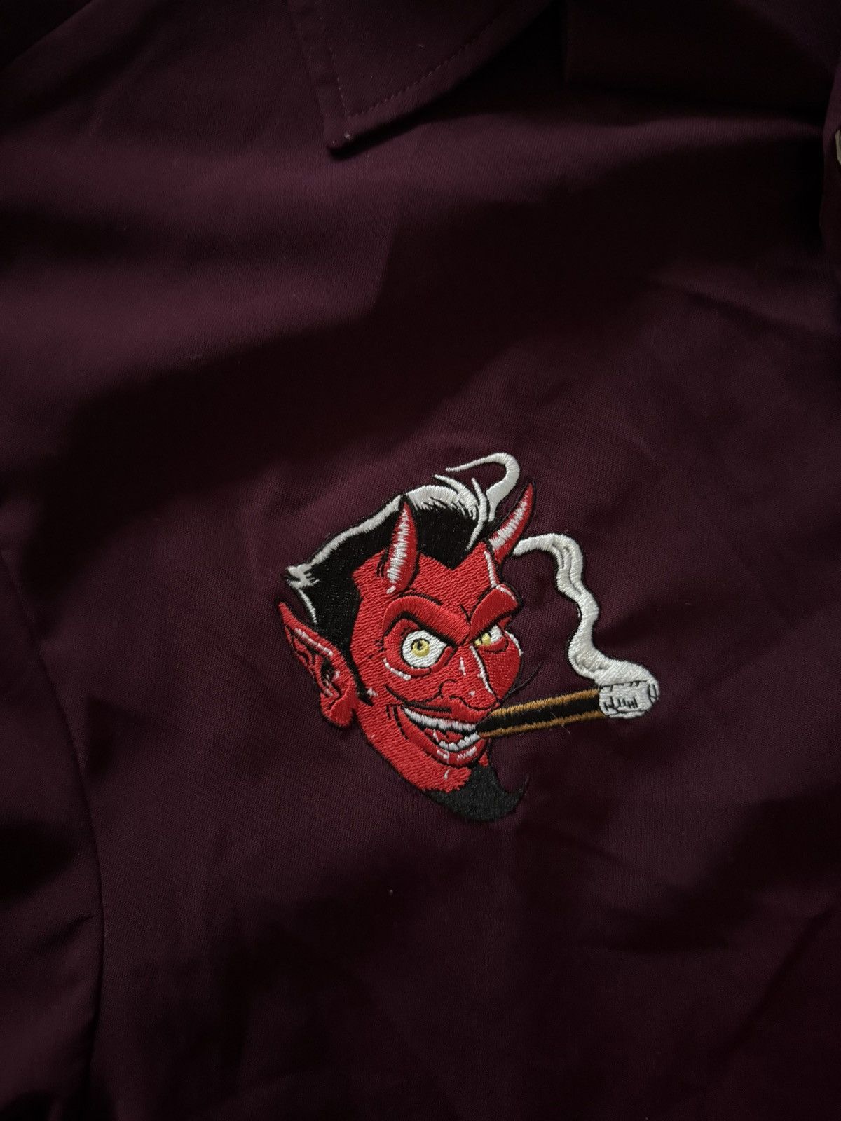 Vintage VINTAGE CHAIN STITCHED EMBROIDERED CIGAR SMOKING DEVIL SHIRT Size US L / EU 52-54 / 3 - 2 Thumbnail