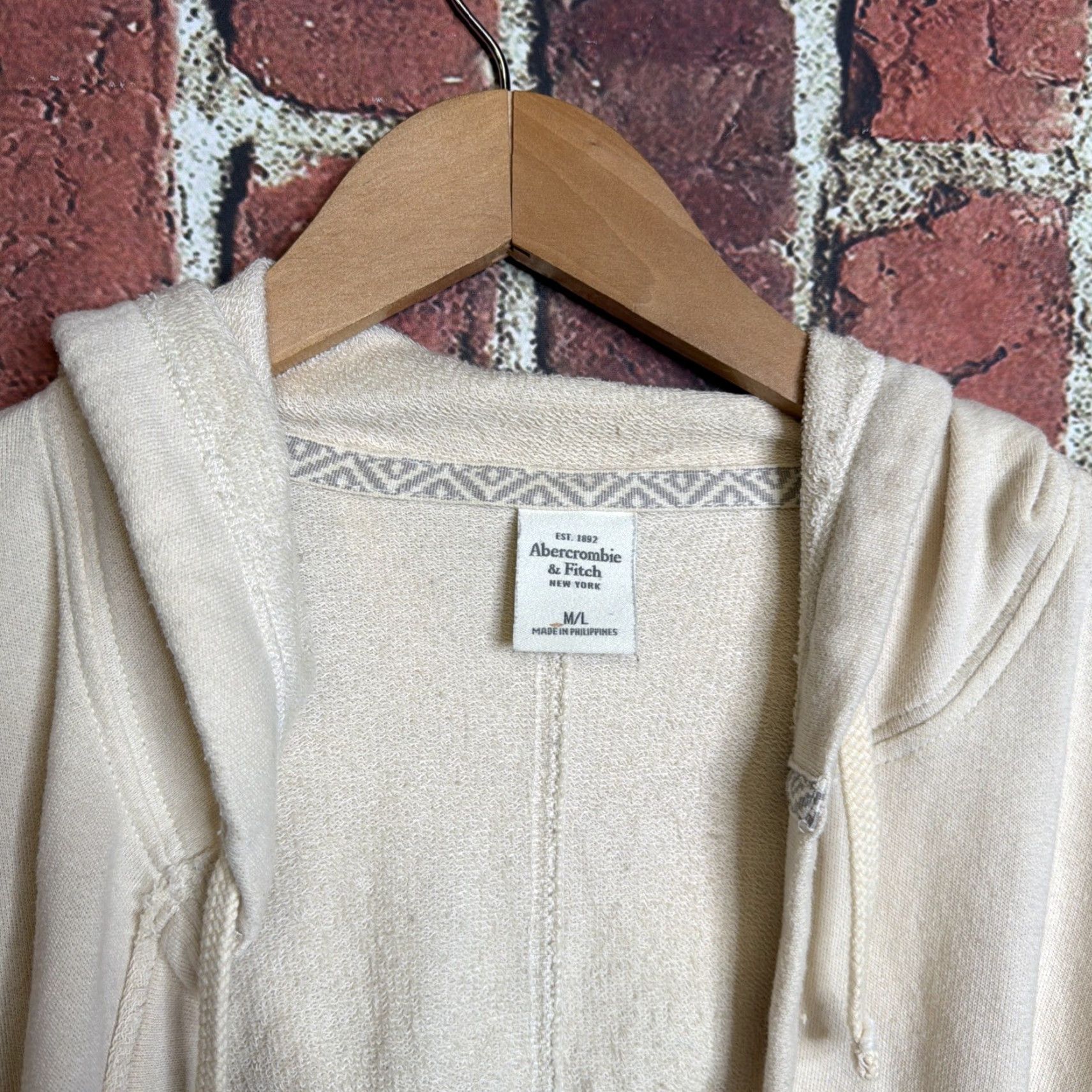 Abercrombie & Fitch Abercrombie & Fitch Cream Hooded Knit Drapey Cardigan Sweater Women’s Med/Lg Medium Beige Hooded Cardigan Womens Knit Sweater Fall Winter Spring Size M / US 6-8 / IT 42-44 - 2 Thumbnail