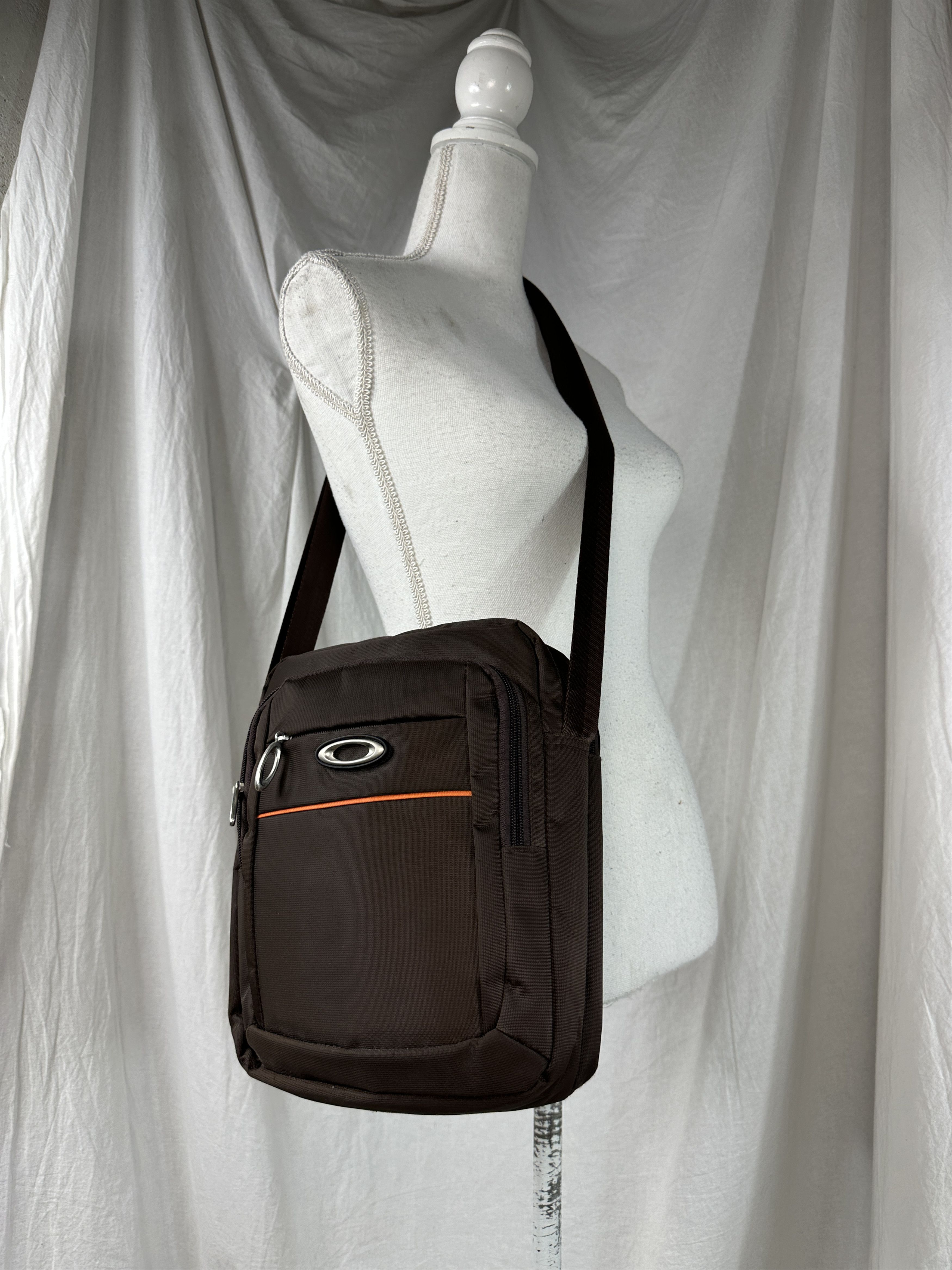 Vintage Vintage Nylon Unisex Gorpcore Crossbody Bag 00s Size ONE SIZE - 1 Thumbnail