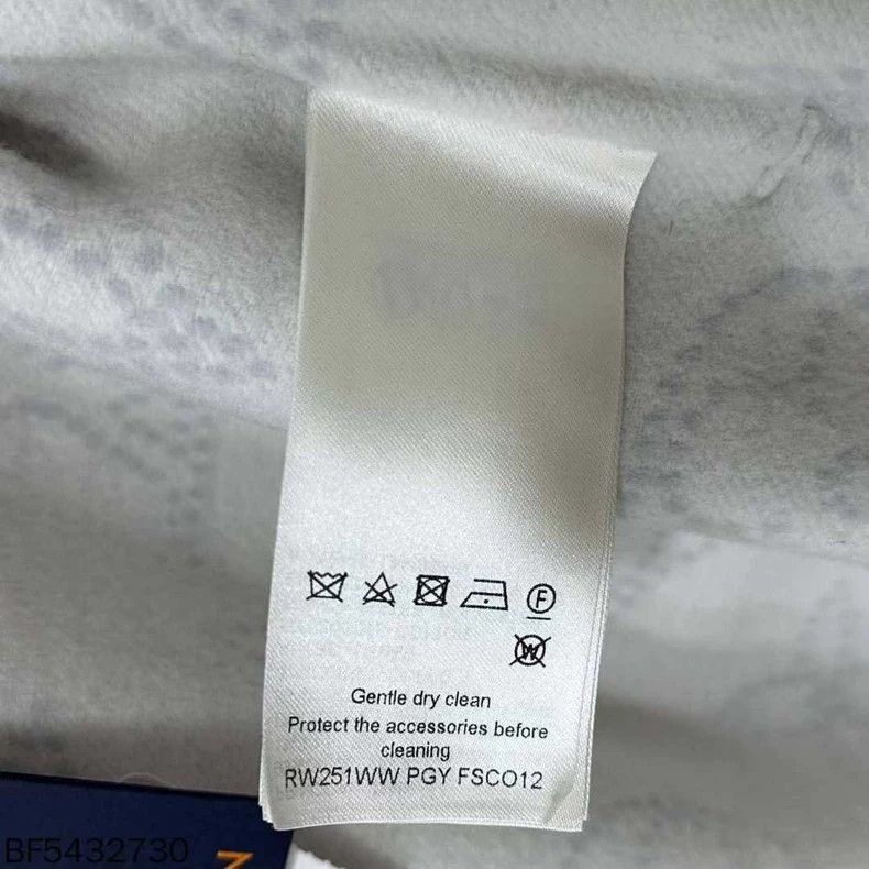 Louis Vuitton Louis Vuitton Grey full print bathrobe coat Size XXS / US 00 / IT 34 - 7 Thumbnail