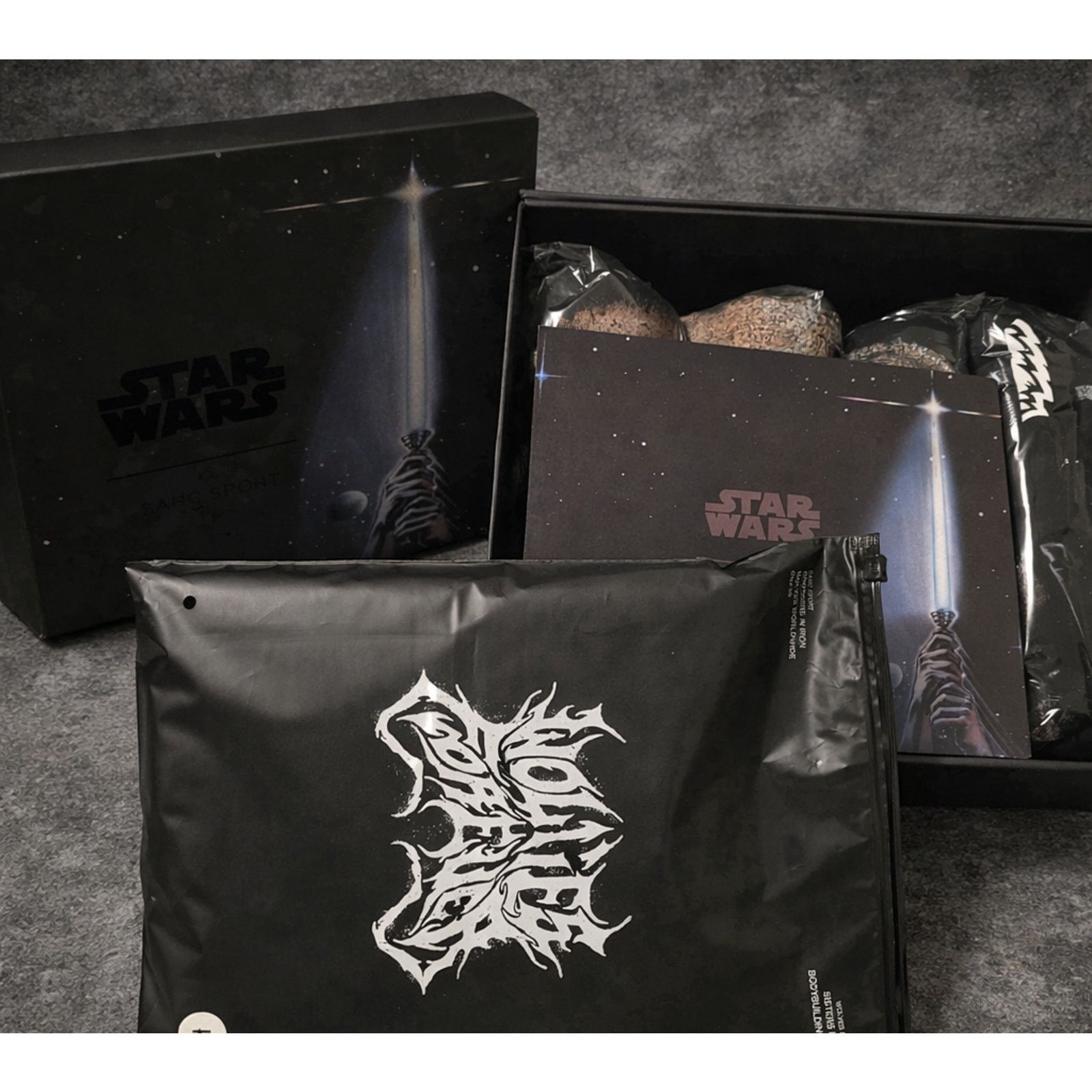Darc Sport Darc sport Star Wars collection box w/ 5th secret Tee XLARGE Size US XL / EU 56 / 4 - 1 Thumbnail