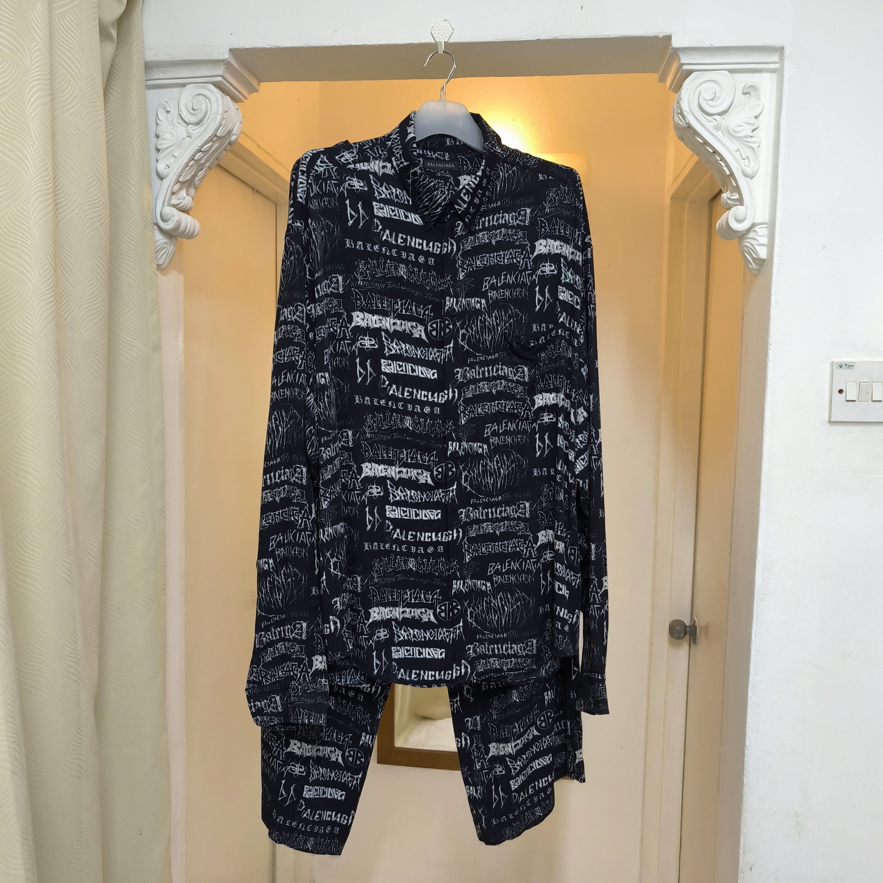 Balenciaga 1 Set 🔥🔥Balenciaga Black Printed Shirt DIY Metal Graffiti Size US M / EU 48-50 / 2 - 8 Thumbnail