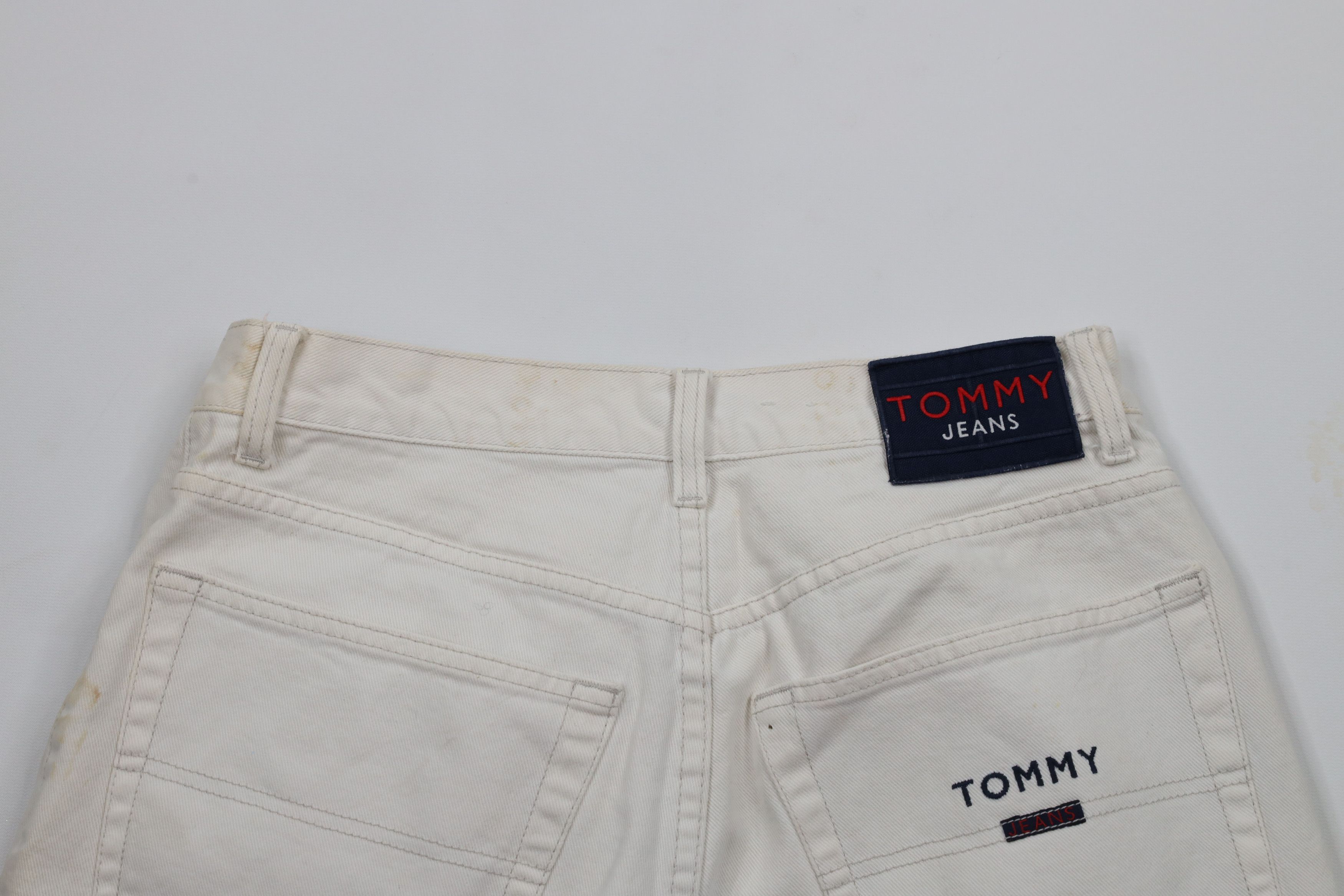 Tommy Hilfiger × Vintage Vintage 90s Tommy Hilfiger Denim Jean Shorts Jorts White Size US 30 / EU 46 - 14 Thumbnail