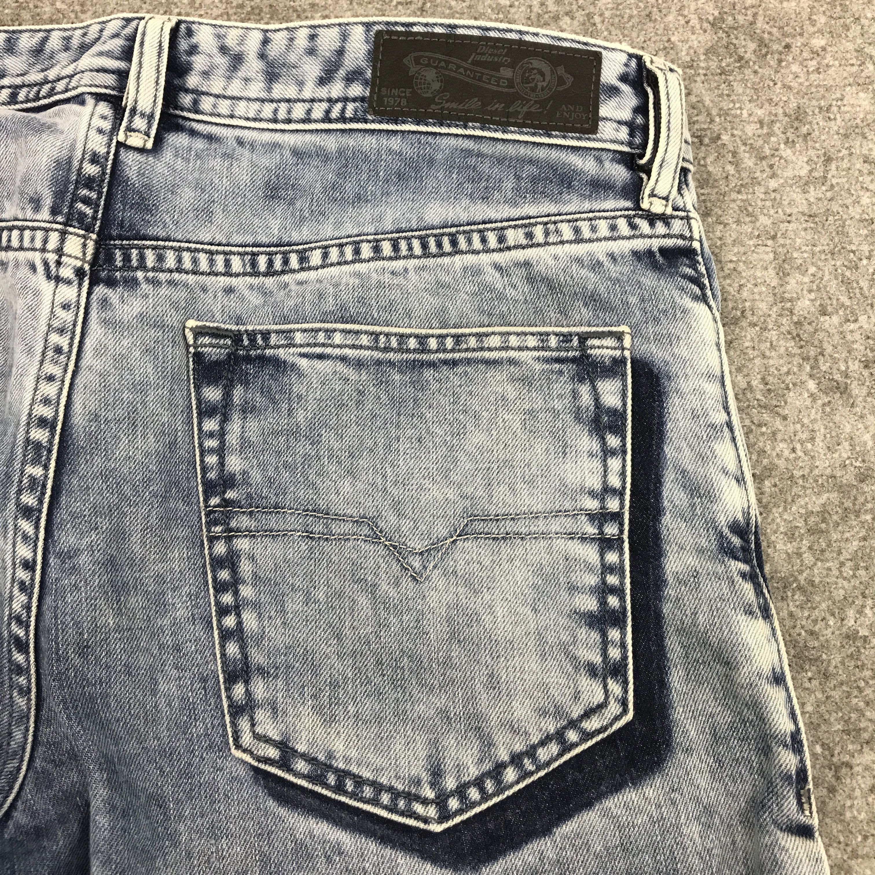 Diesel DIESEL INDUSTRY GUARANTEED DENIM JEANS SHORTS Size US 30 / EU 46 - 8 Thumbnail