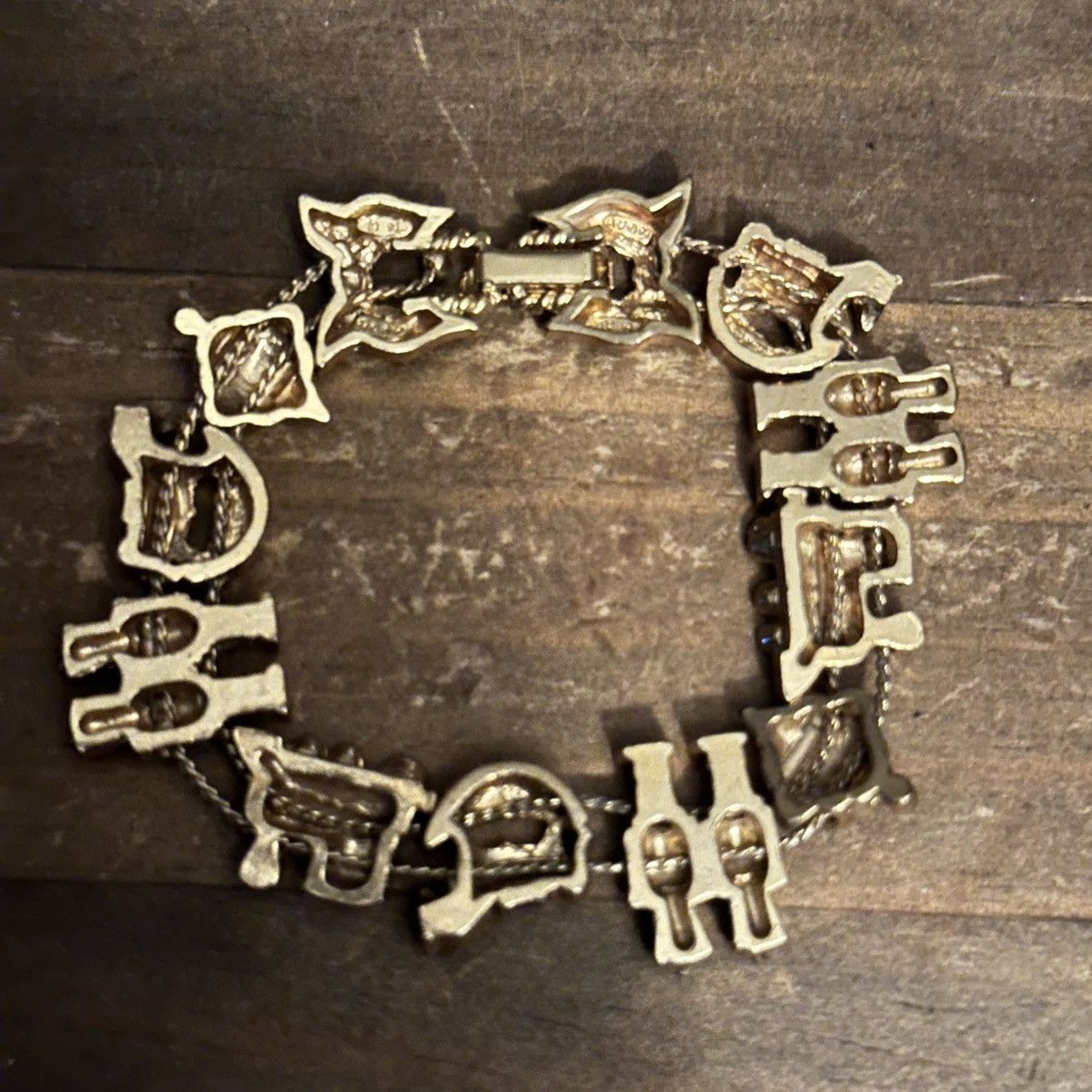 Other × Vintage Vintage Avon Christmas sliding charm bracelet Size ONE SIZE - 8 Thumbnail