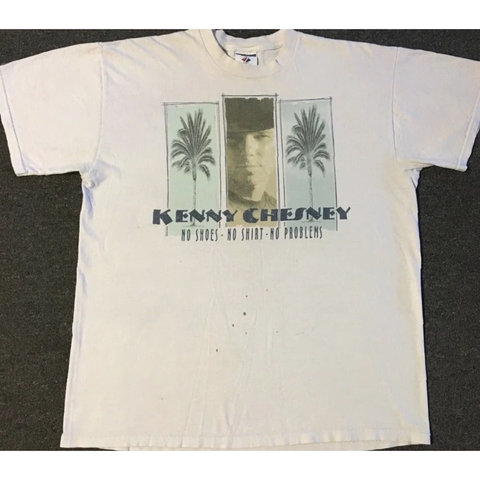 Vintage VINTAGE Kenny Chesney No Shoes No Shirt No Problems Faded Distressed Album Promo Shirt L White Concert Tour 90s Mens T-Shirt Size US L / EU 52-54 / 3 - 2 Thumbnail