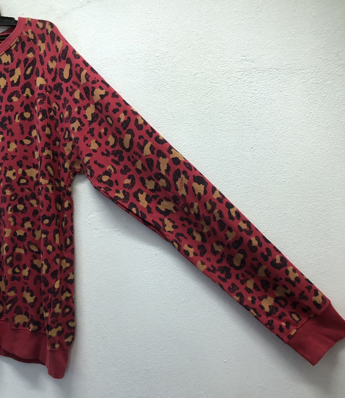 Vintage × WeSC Vintage WESC Leopard Crew Men's Ragian Crew Neck Sweatshirt Size US XXL / EU 58 / 5 - 3 Thumbnail