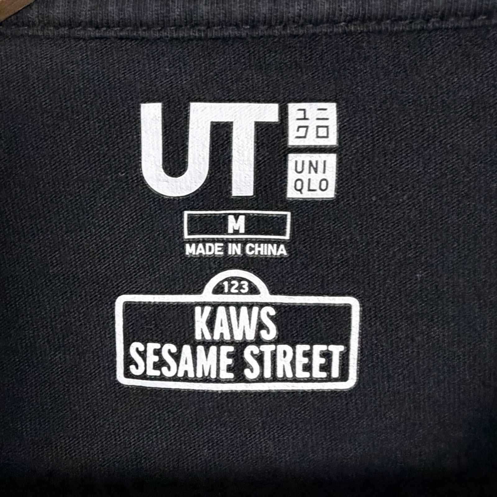 Uniqlo Uniqlo x KAWS x Sesame Street Elmo Men’s Black Pocket Tee M Size US M / EU 48-50 / 2 - 3 Thumbnail