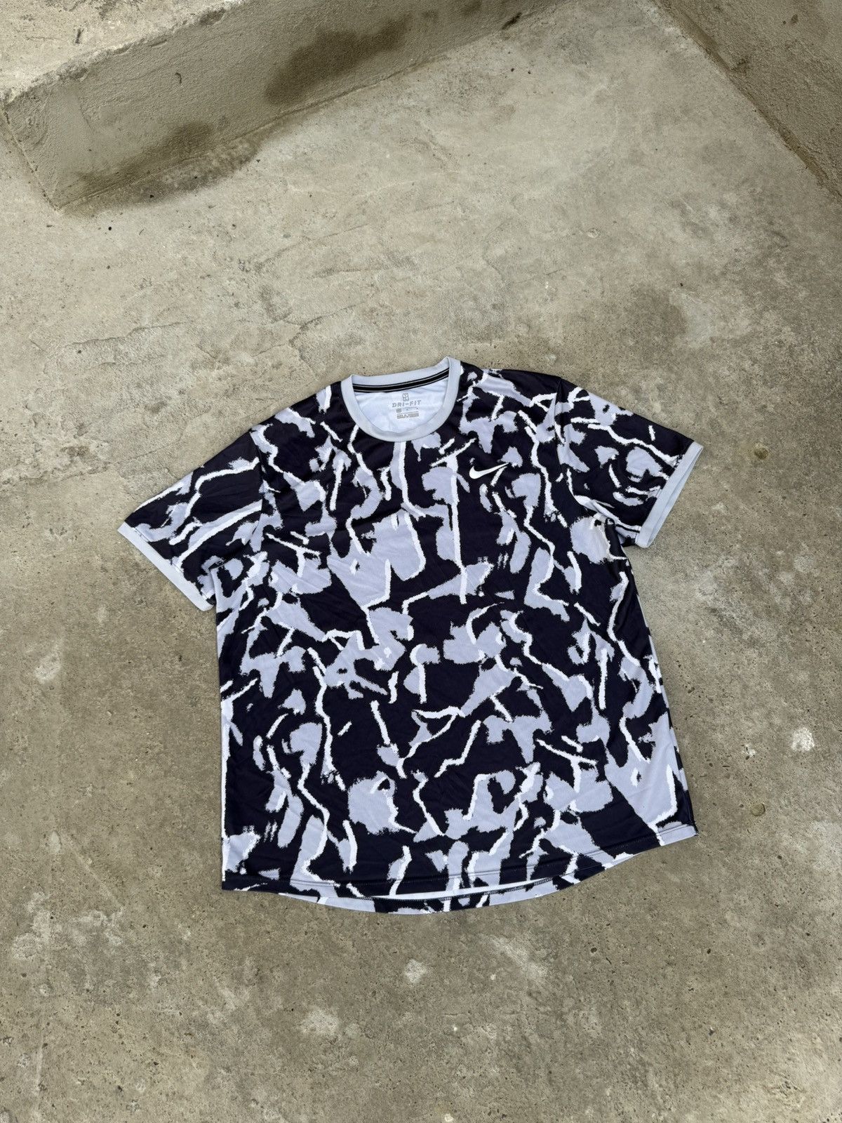 Nike RARE NIKE MULTILOGO CAMO T-SHIRT Size US L / EU 52-54 / 3 - 2 Thumbnail