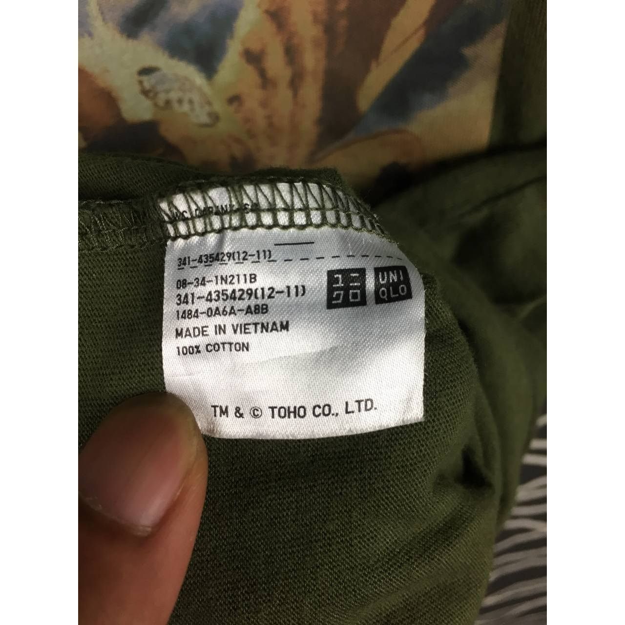 Uniqlo Uniqlo UT x Godzilla World Mothra Against Godzilla Tee Size US M / EU 48-50 / 2 - 11 Thumbnail