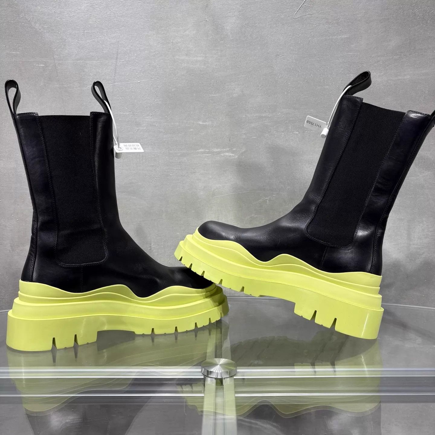 Bottega Veneta BV Tire Chelsea Boot Women's Black Green Size US 7 / IT 37 - 5 Thumbnail