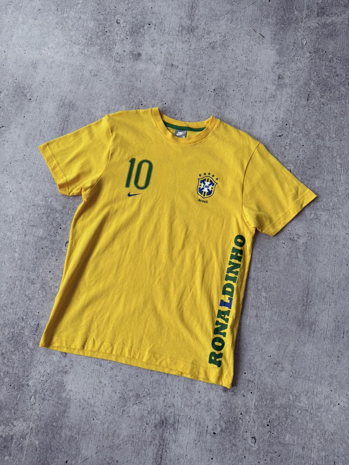 Nike 🩸RARE🩸Nike Vintage Y2K Brazil Ronaldinho #10 T Shirt Size US M / EU 48-50 / 2 - 3 Thumbnail