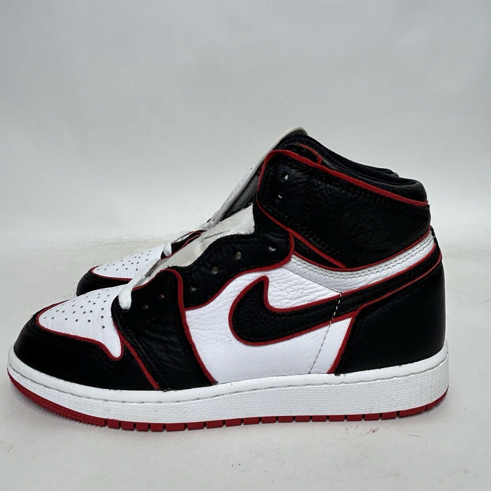 Nike Nike Shoes Air Jordan 1 Retro High OG BG “Bloodline” 2024 Size US 6.5 / IT 36.5 - 6 Thumbnail