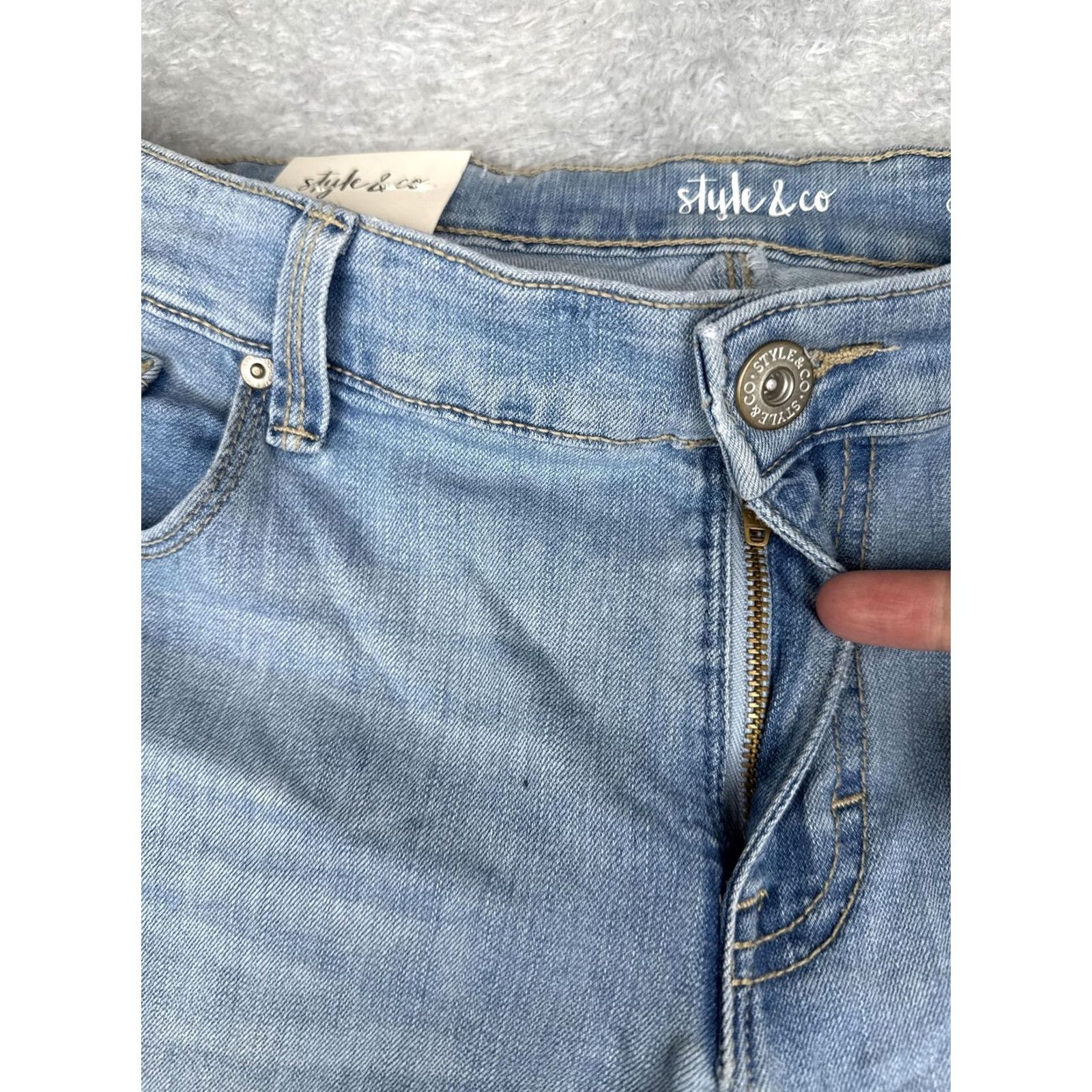 Vintage Style&co. Jeans Capri Womens 12P Blue Light Wash Mid Rise Denim 32x22 Capri Jeans Womens 12P Petite Blue Light Wasch Capri Size 34" / US 12 / IT 48 - 5 Thumbnail