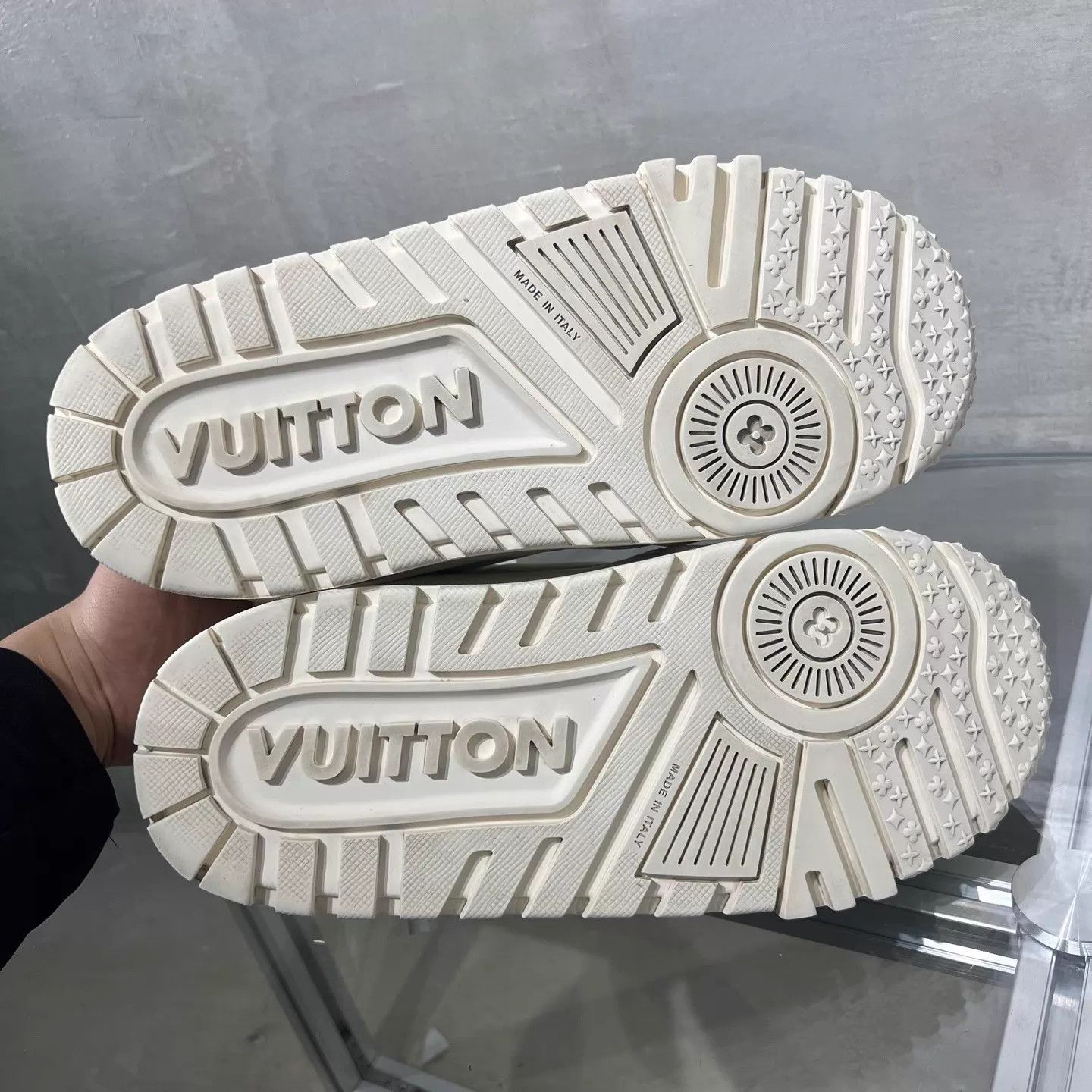 Louis Vuitton LV Trainer White UK7.5/41.5 Size US 8.5 / EU 41-42 - 7 Thumbnail