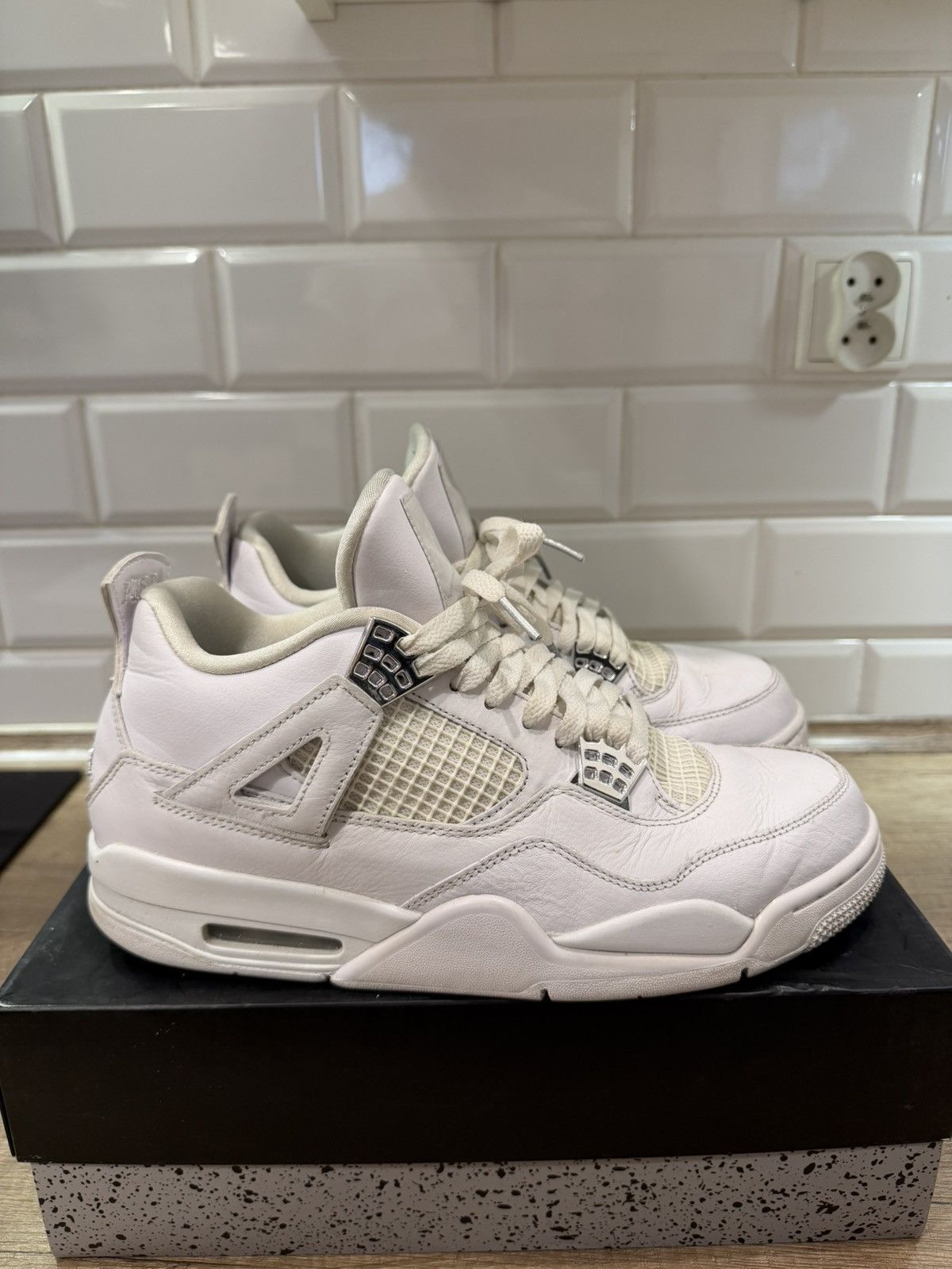 Jordan Brand Jordan 4 Pure Money 2017 Size US 10.5 / EU 43-44 - 2 Thumbnail