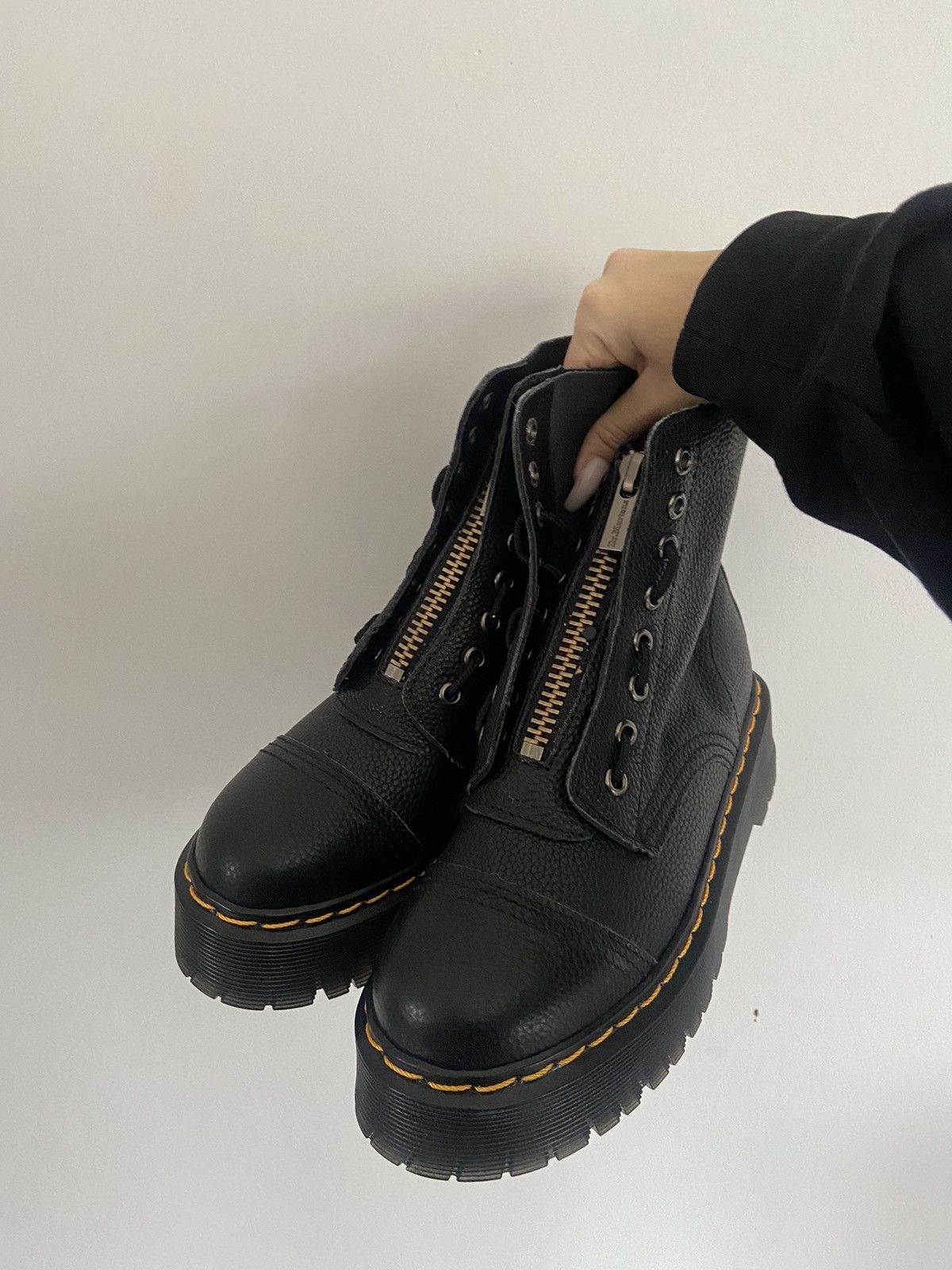 Dr. Martens Dr.Martens 3in1 Size US 6 / IT 36 - 1 Thumbnail