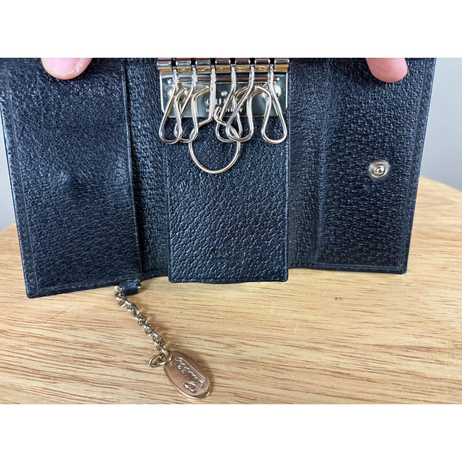 Gucci Authentic Gucci 6 Key Holder Black GG Size ONE SIZE - 5 Thumbnail