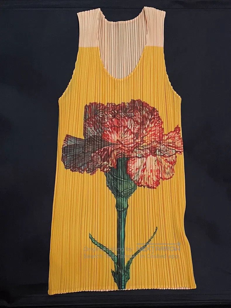 Issey Miyake Issey Miyake Ruched Carnation Tank Top Size L / US 10 / IT 46 - 1 Thumbnail