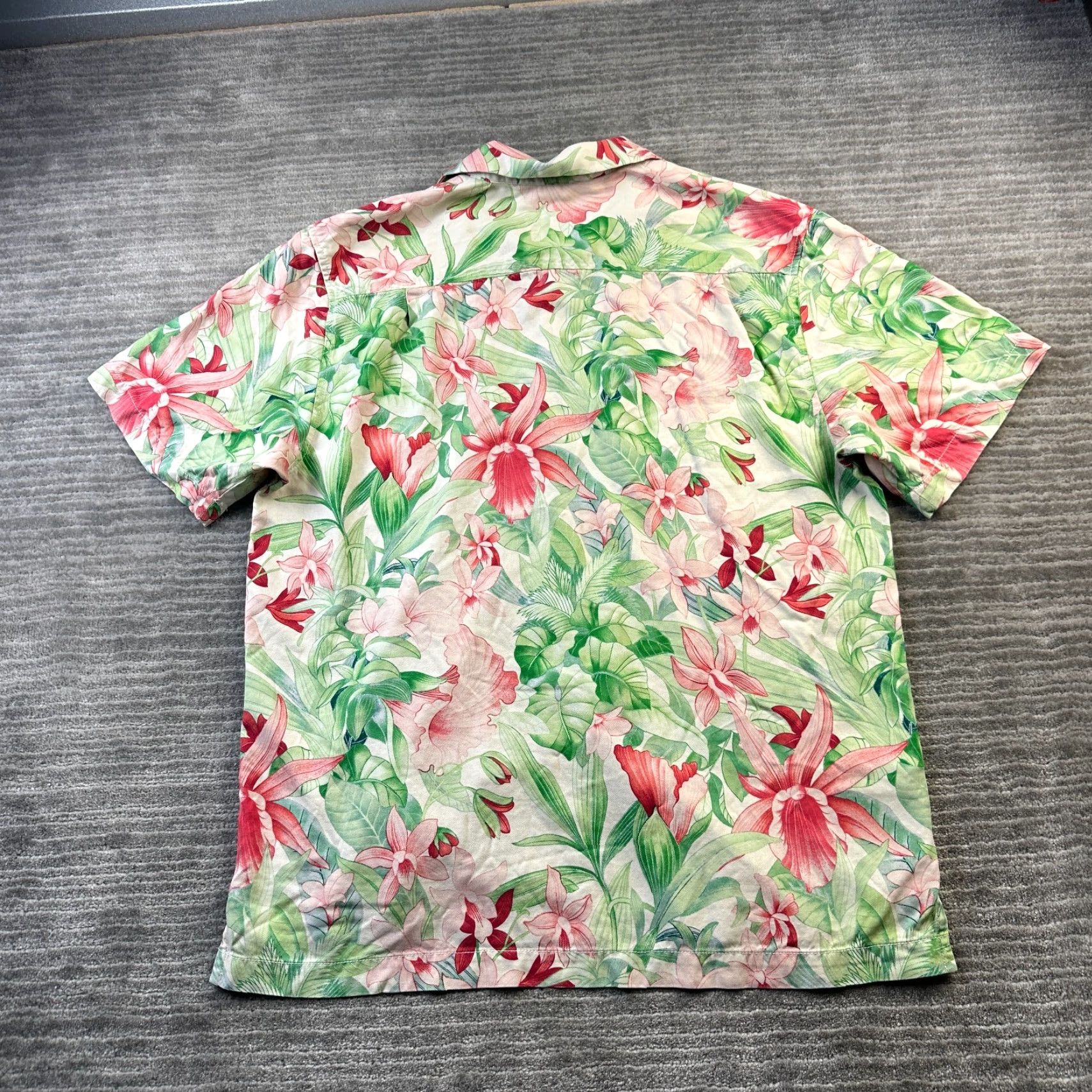 Tommy Bahama Tommy Bahama Shirt Mens Medium Green Hibiscus Silk Button-Up Short Sleeve Collared Floral Pattern Vintage: No Size US M / EU 48-50 / 2 - 2 Thumbnail