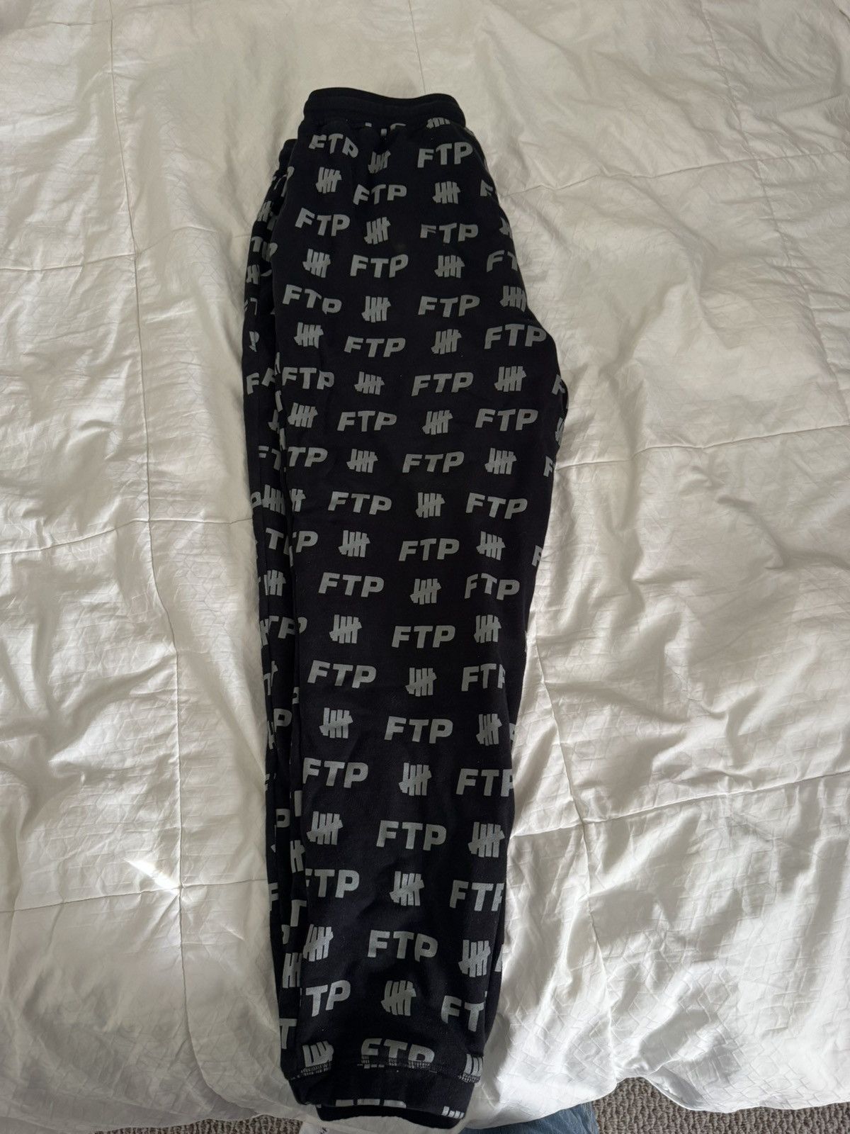Fuck The Population × Undefeated FTP X UNDFT Joggers Size US 32 / EU 48 - 1 Thumbnail