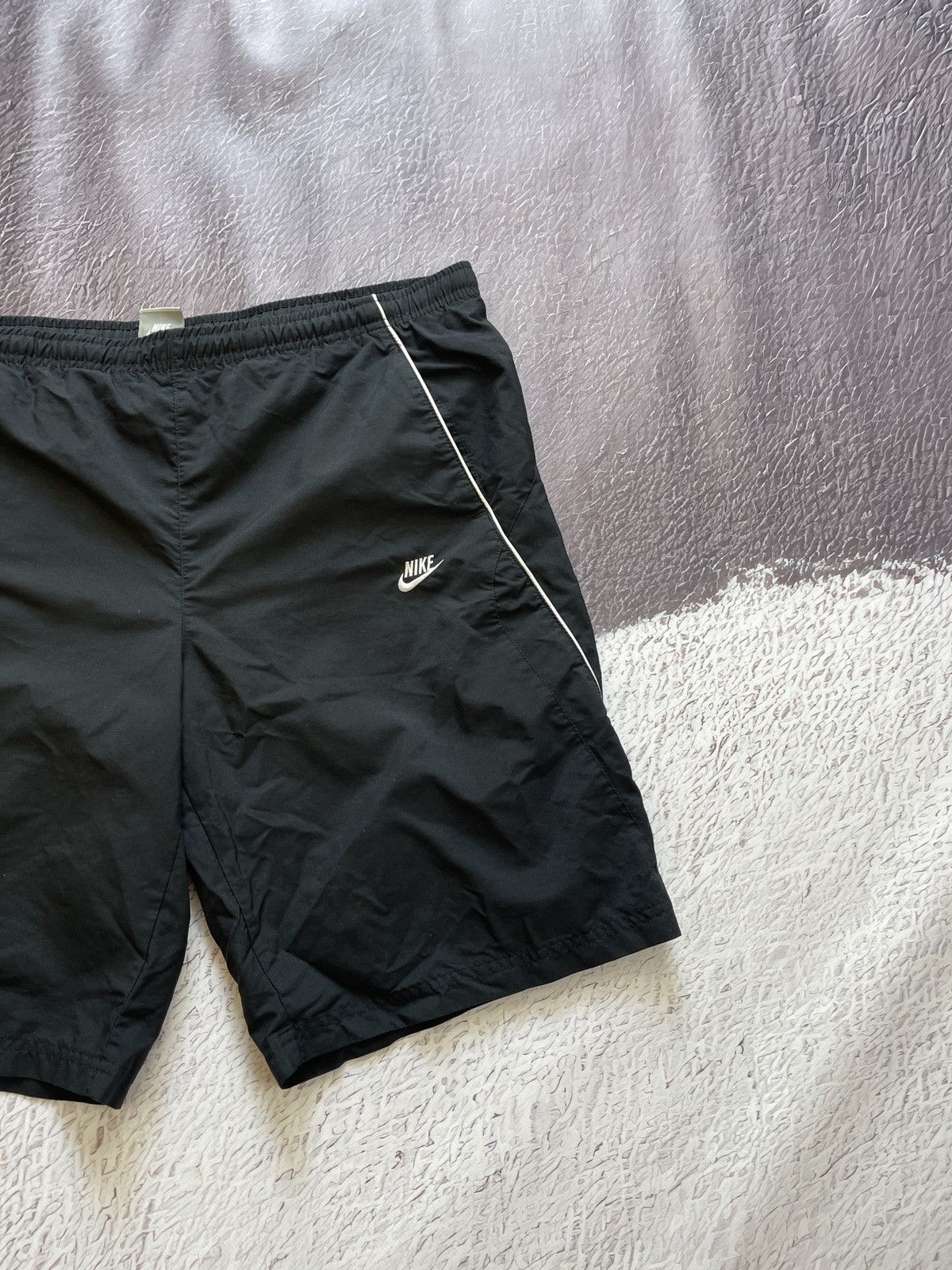 Nike Nike vintage y2k black logo swoosh embroidered shorts Size US 34 / EU 50 - 5 Thumbnail