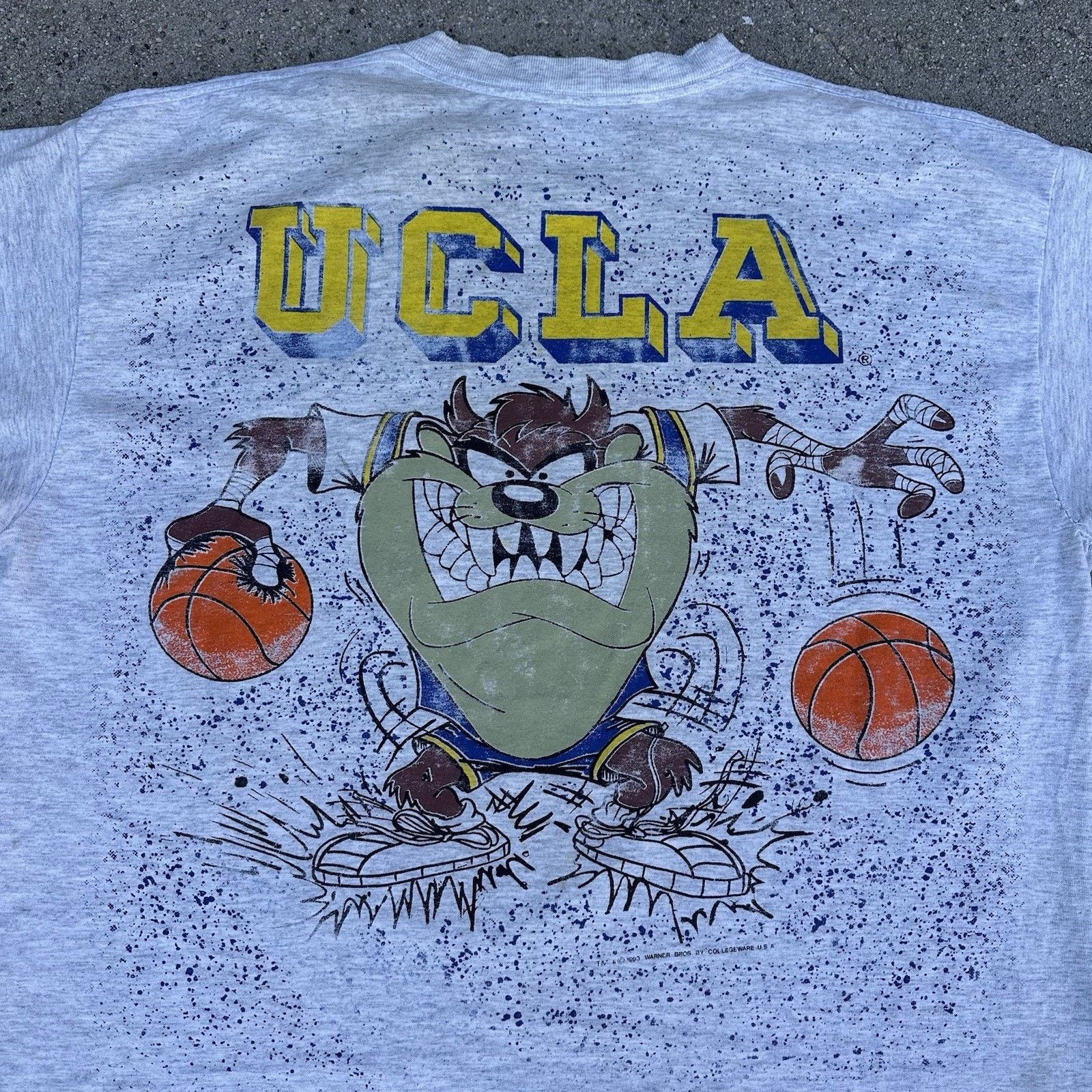 NCAA × Vintage Vintage 1993 Warner Bros UCLA Bruins Taz Basketball T-Shirt Size US XL / EU 56 / 4 - 2 Thumbnail