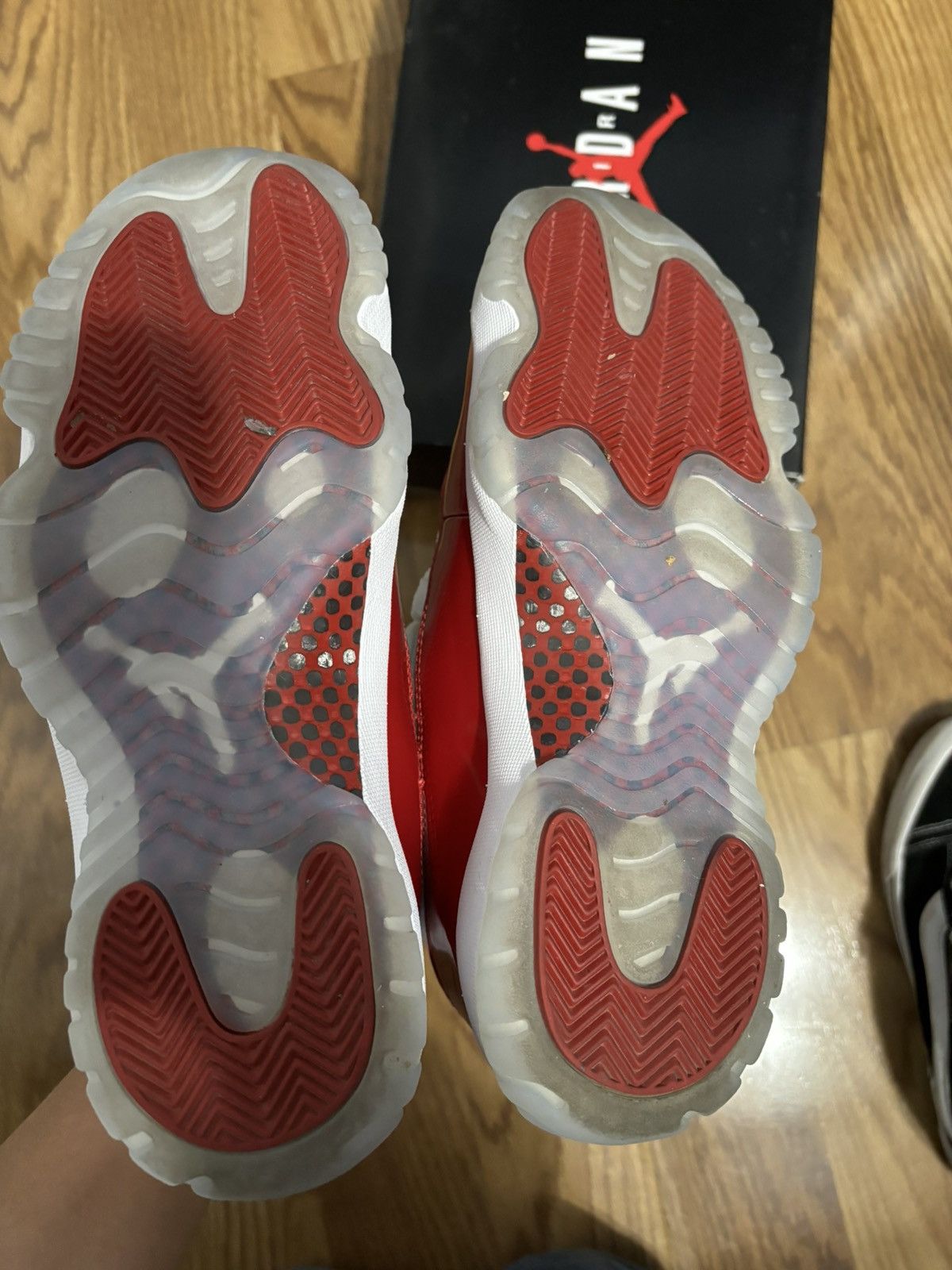Jordan Brand Jordan 11 Cherry Size US 9 / EU 42 - 4 Thumbnail