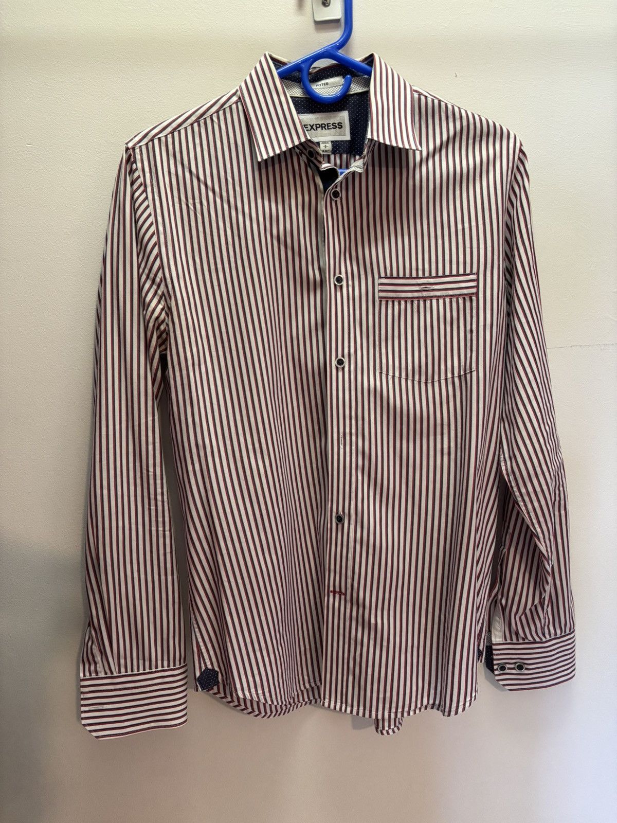 Express Men's Express Fitted Stripped Button Down Shirt (S/14-14.5) Size US S / EU 44-46 / 1 - 1 Thumbnail